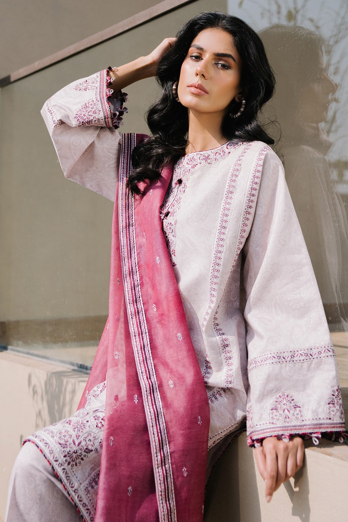 EMBROIDERED LAWN USE-9147