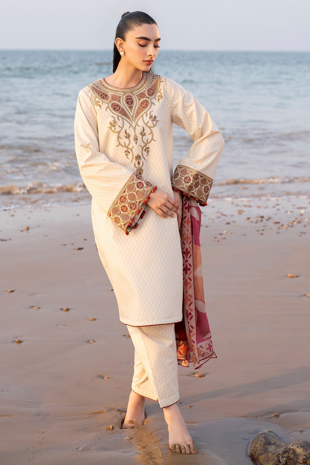 EMBROIDERED LAWN USE-9153