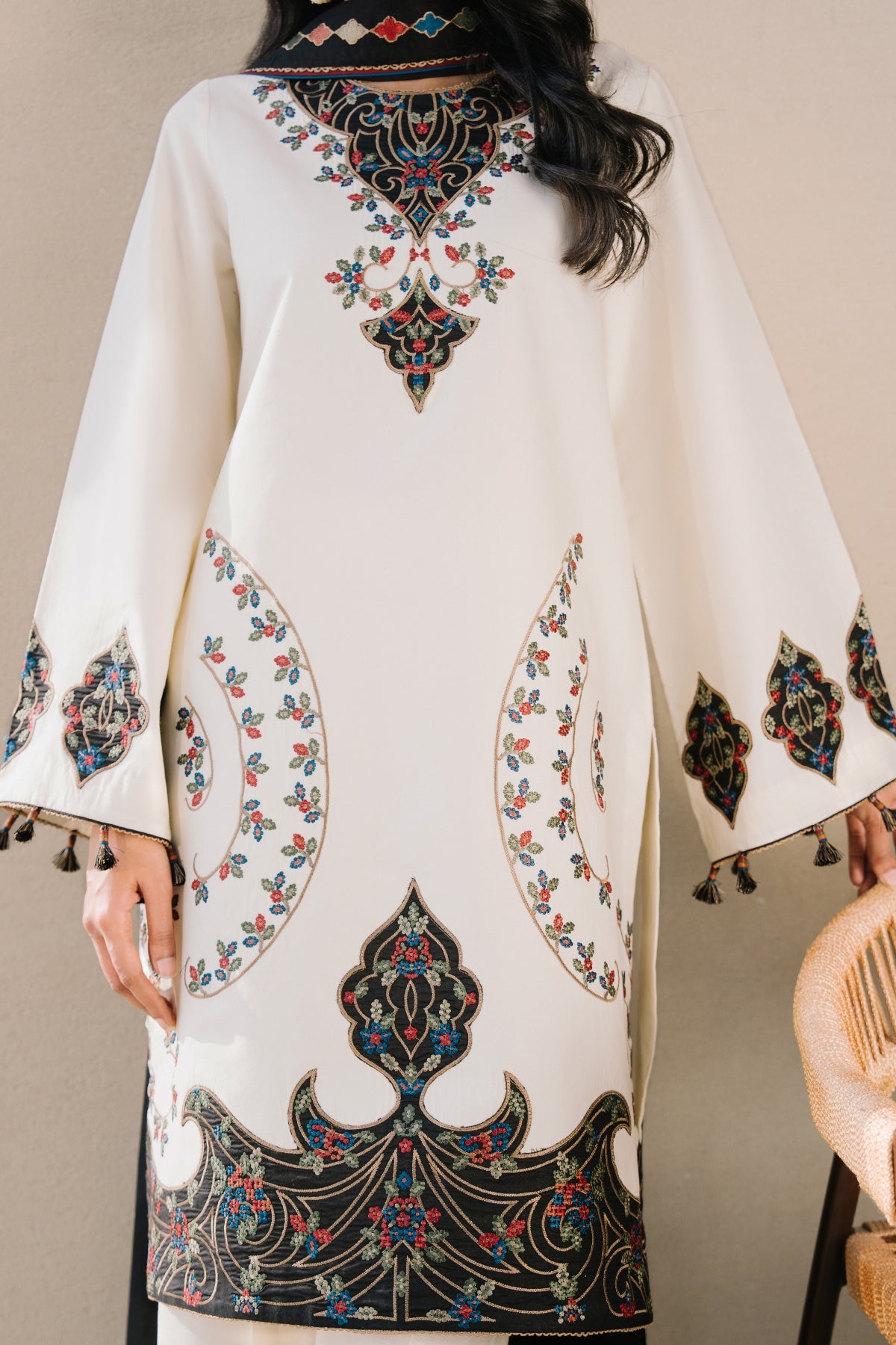 EMBROIDERED LAWN USE-9144