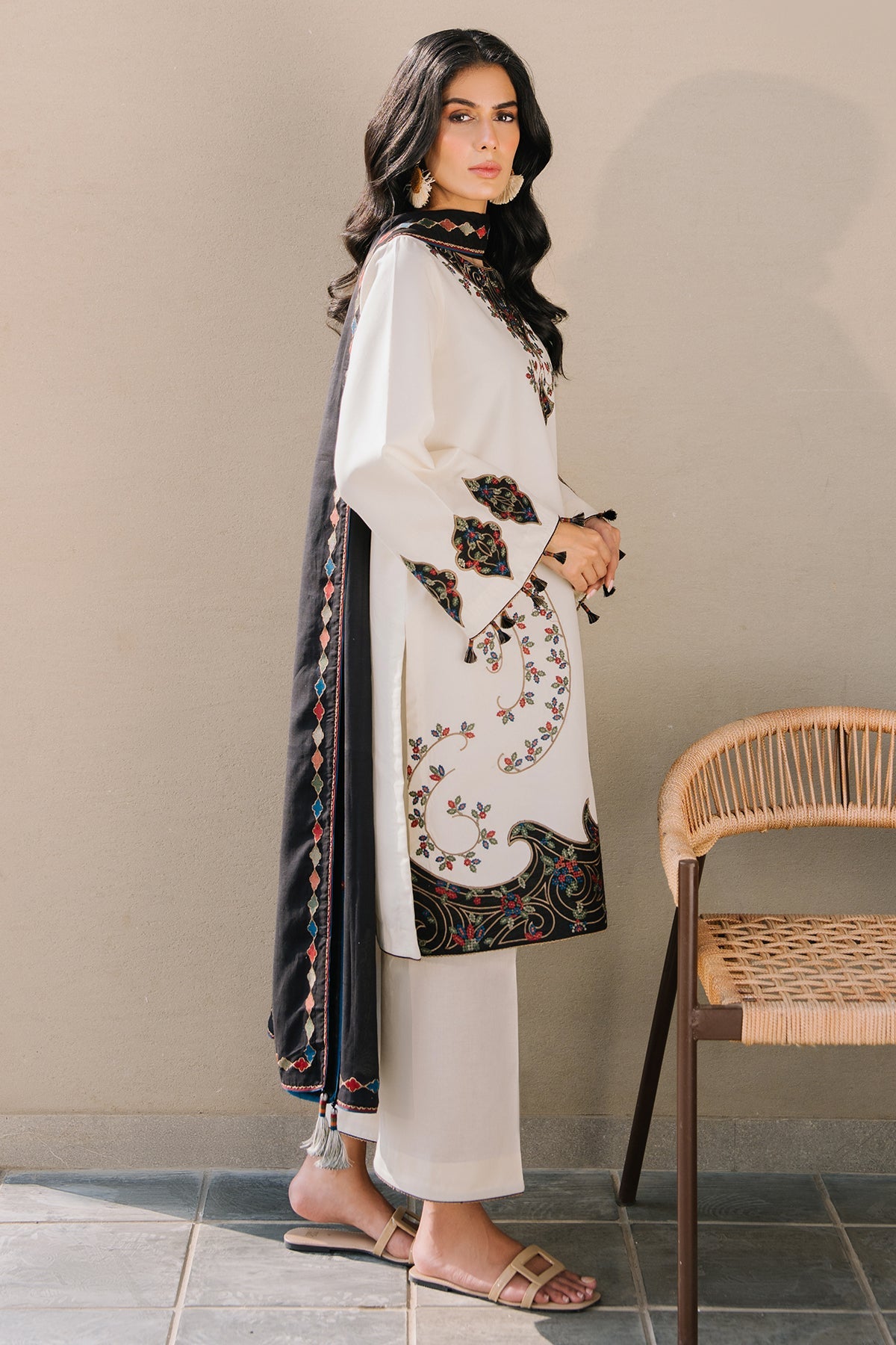 EMBROIDERED LAWN USE-9144