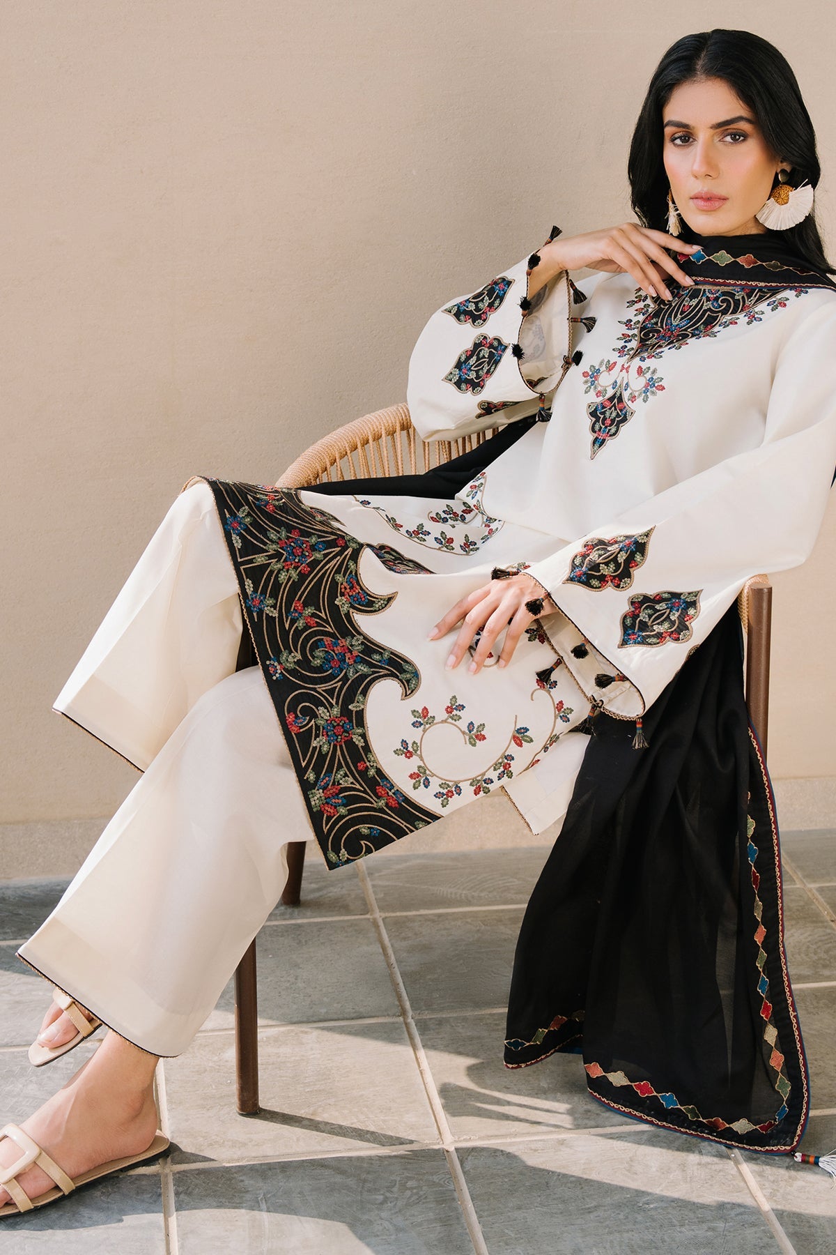 EMBROIDERED LAWN USE-9144