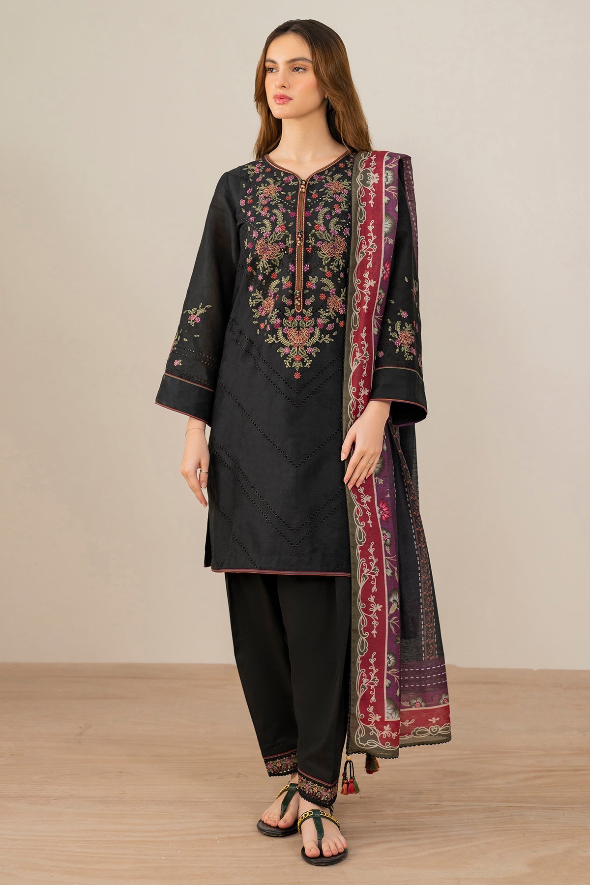 EMBROIDERED LAWN USE-9131