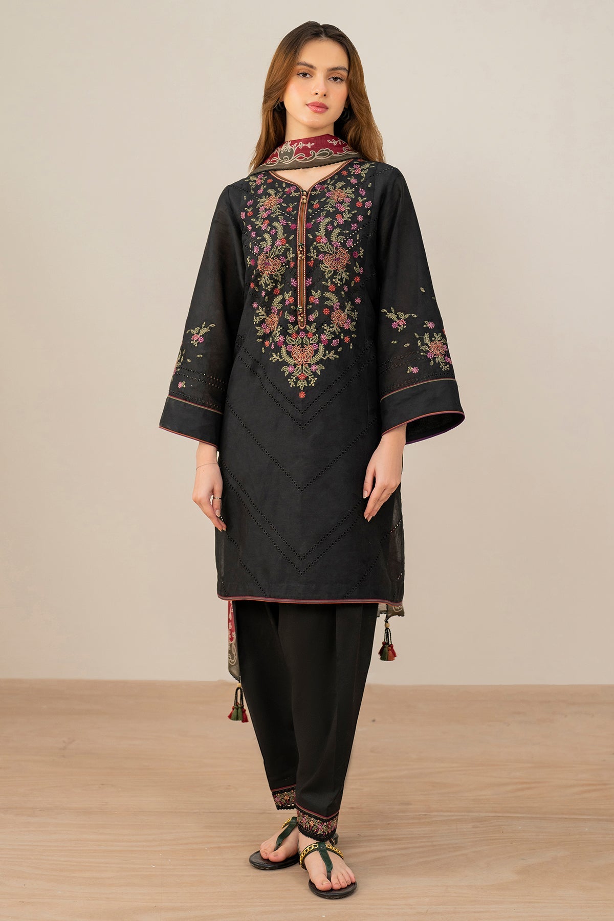 EMBROIDERED LAWN USE-9131