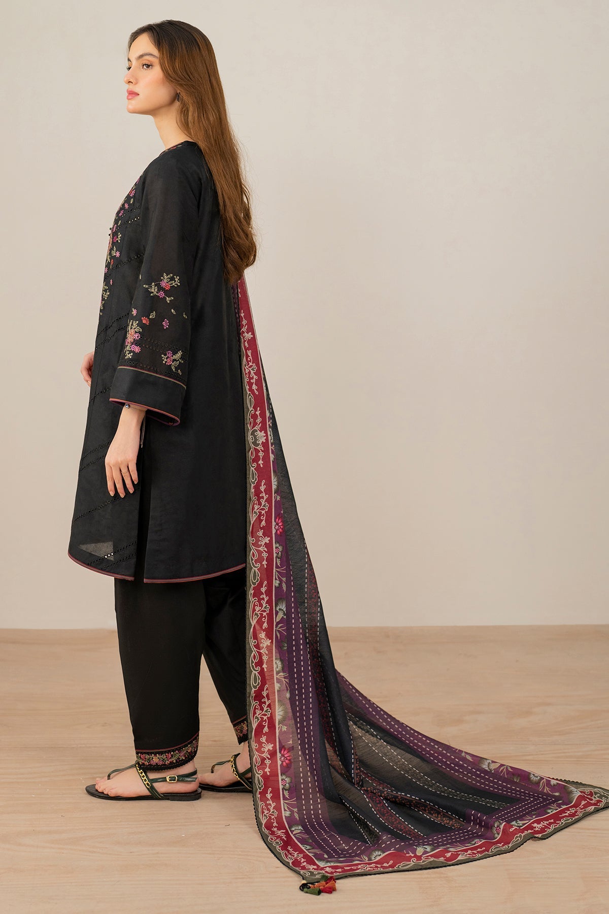EMBROIDERED LAWN USE-9131