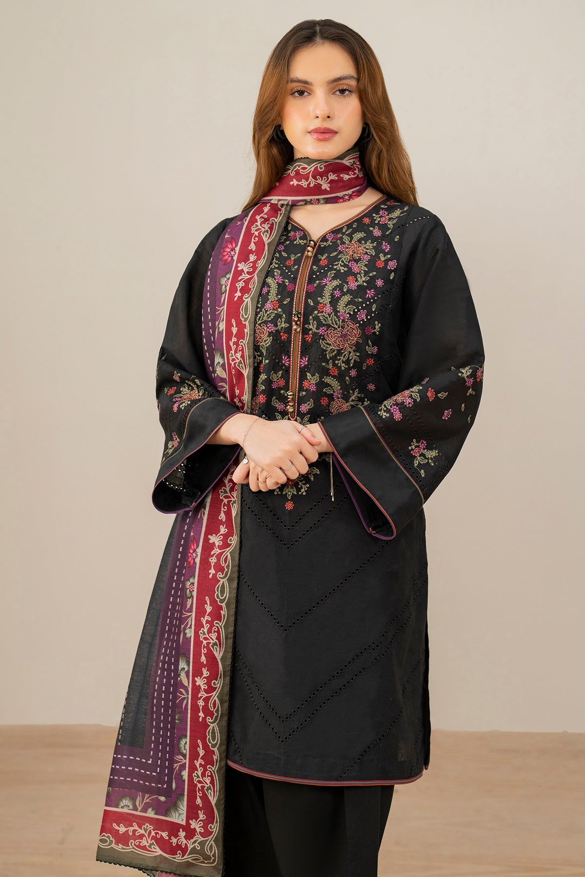 EMBROIDERED LAWN USE-9131