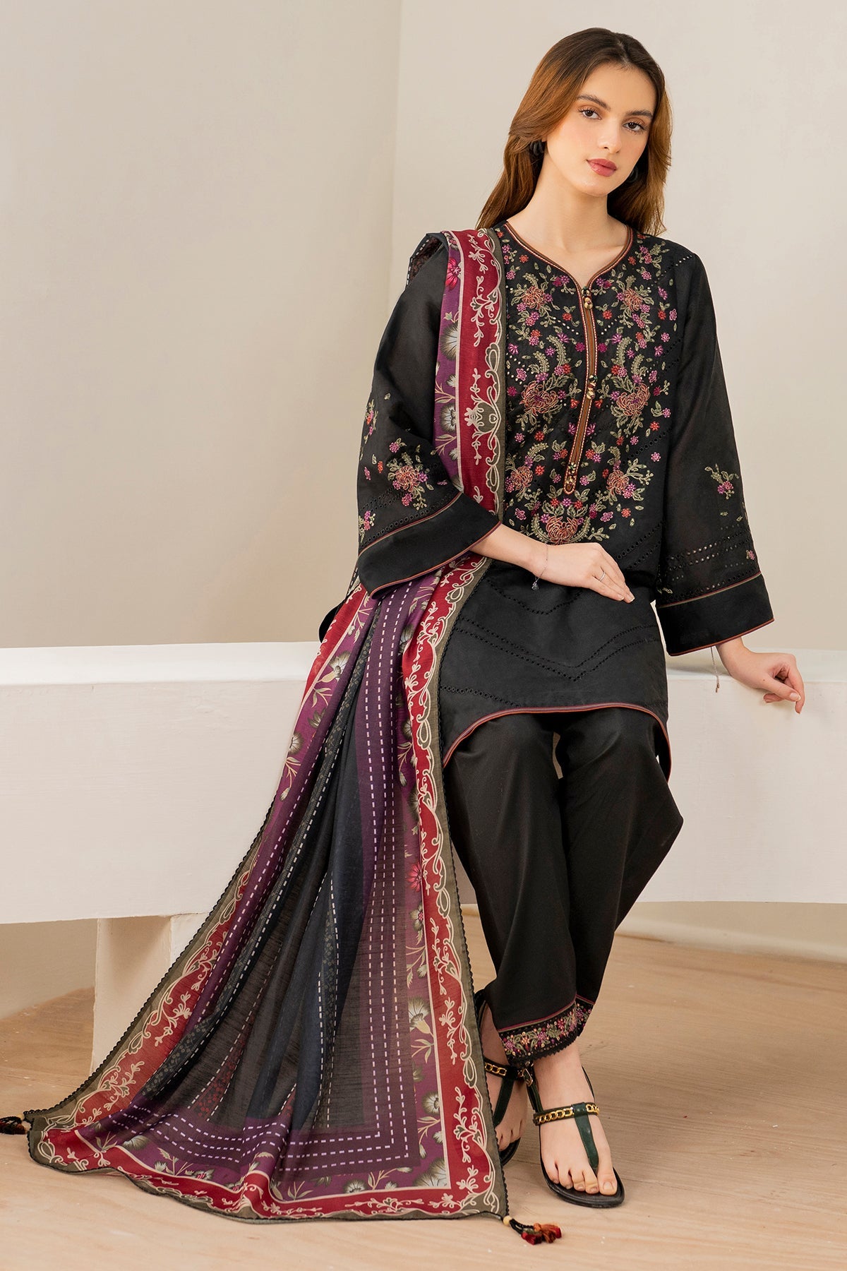 EMBROIDERED LAWN USE-9131