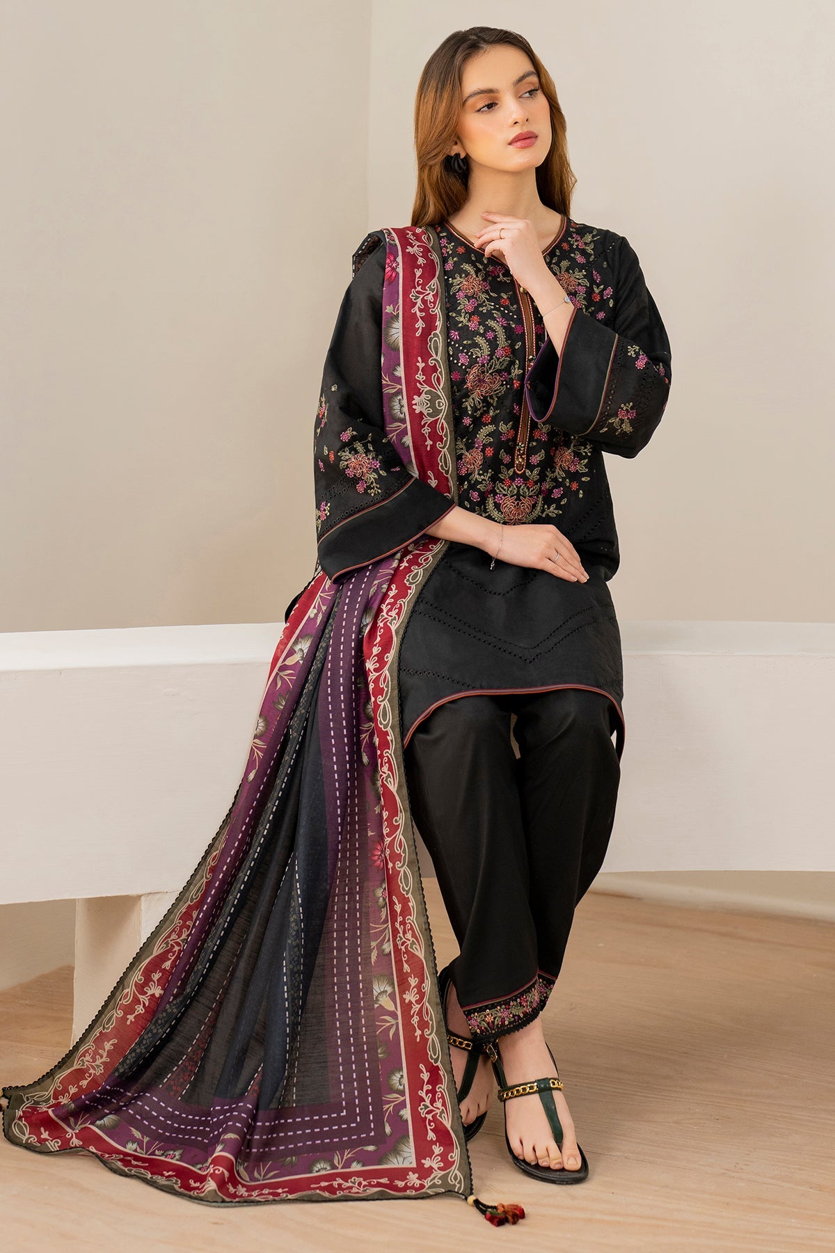 EMBROIDERED LAWN USE-9131