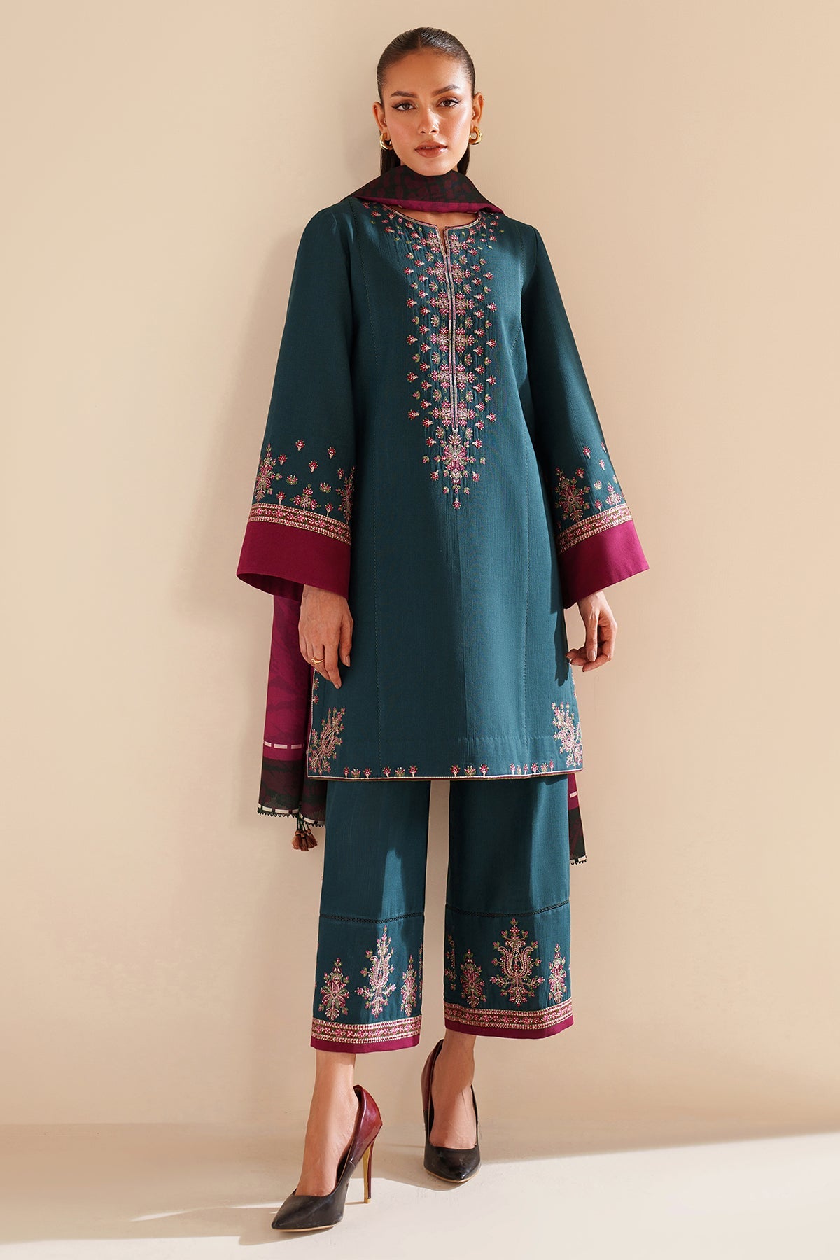EMBROIDERED KHADDAR UW-0190