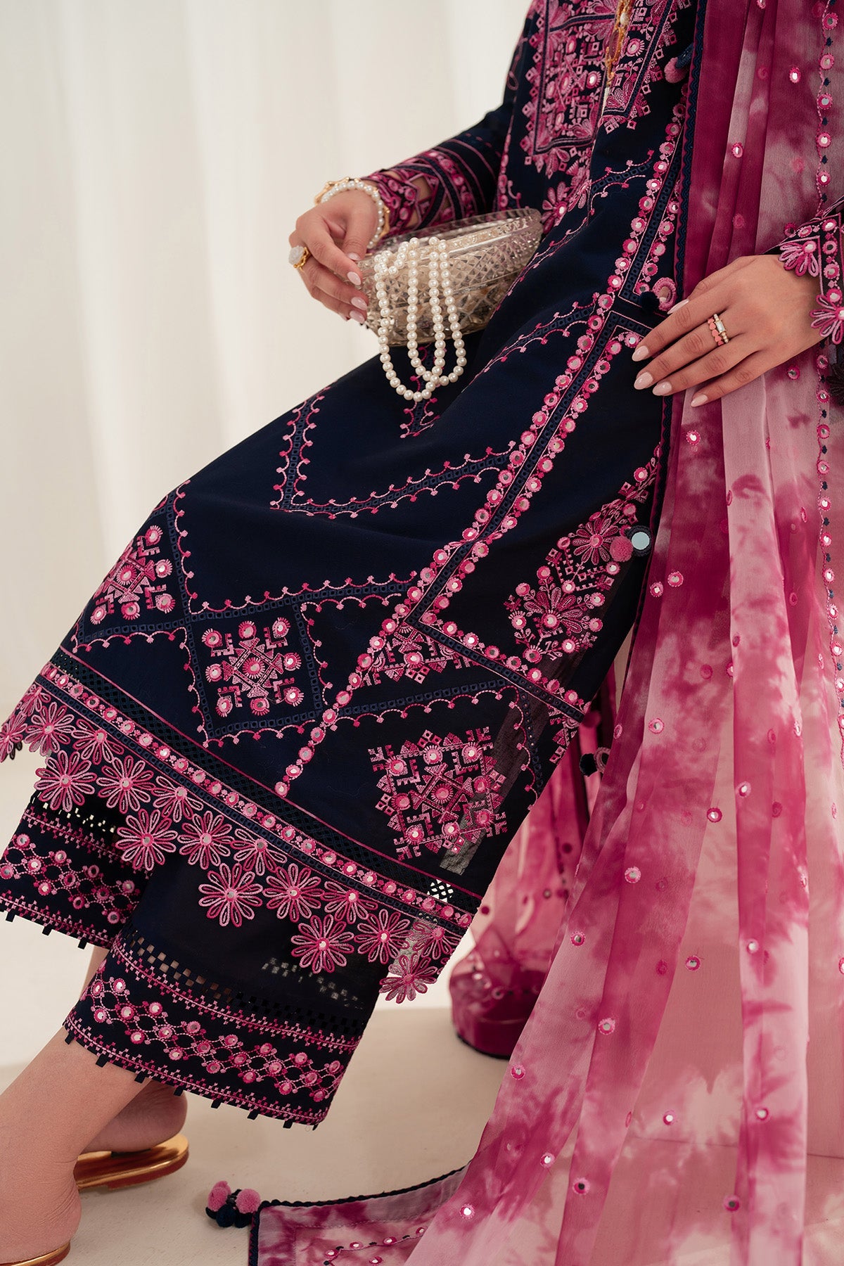 EMBROIDERED LAWN IL25-D01