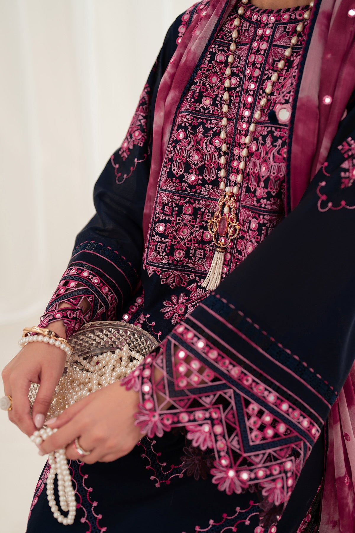 EMBROIDERED LAWN IL25-D01