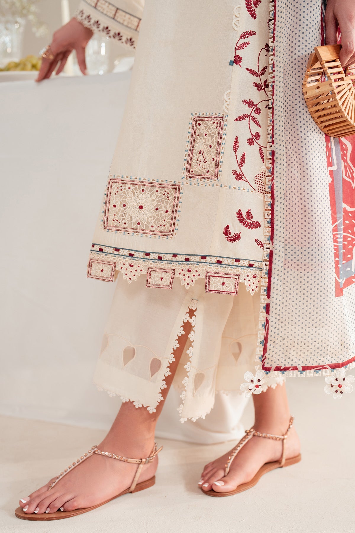 EMBROIDERED LAWN IL25-D02