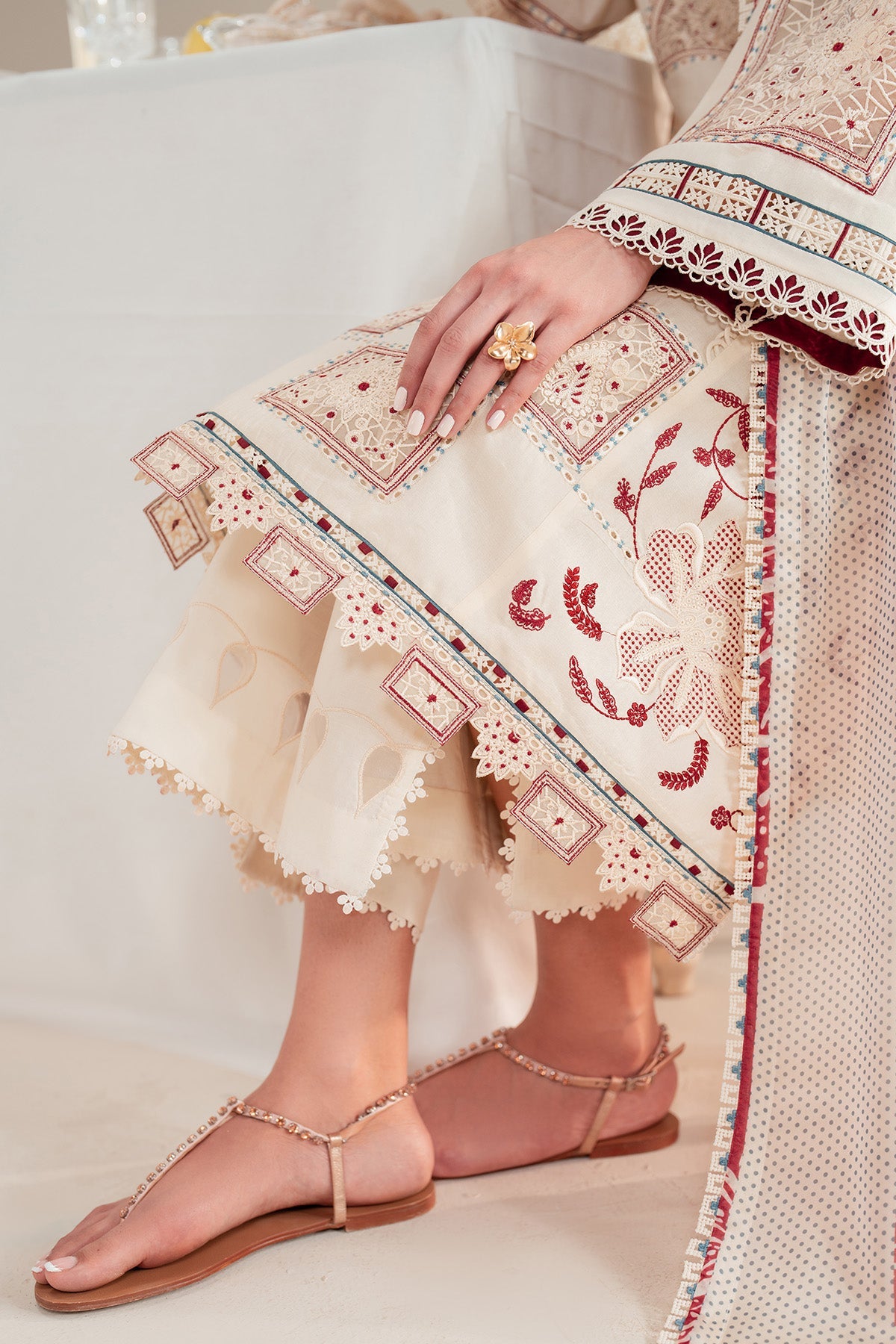 EMBROIDERED LAWN IL25-D02