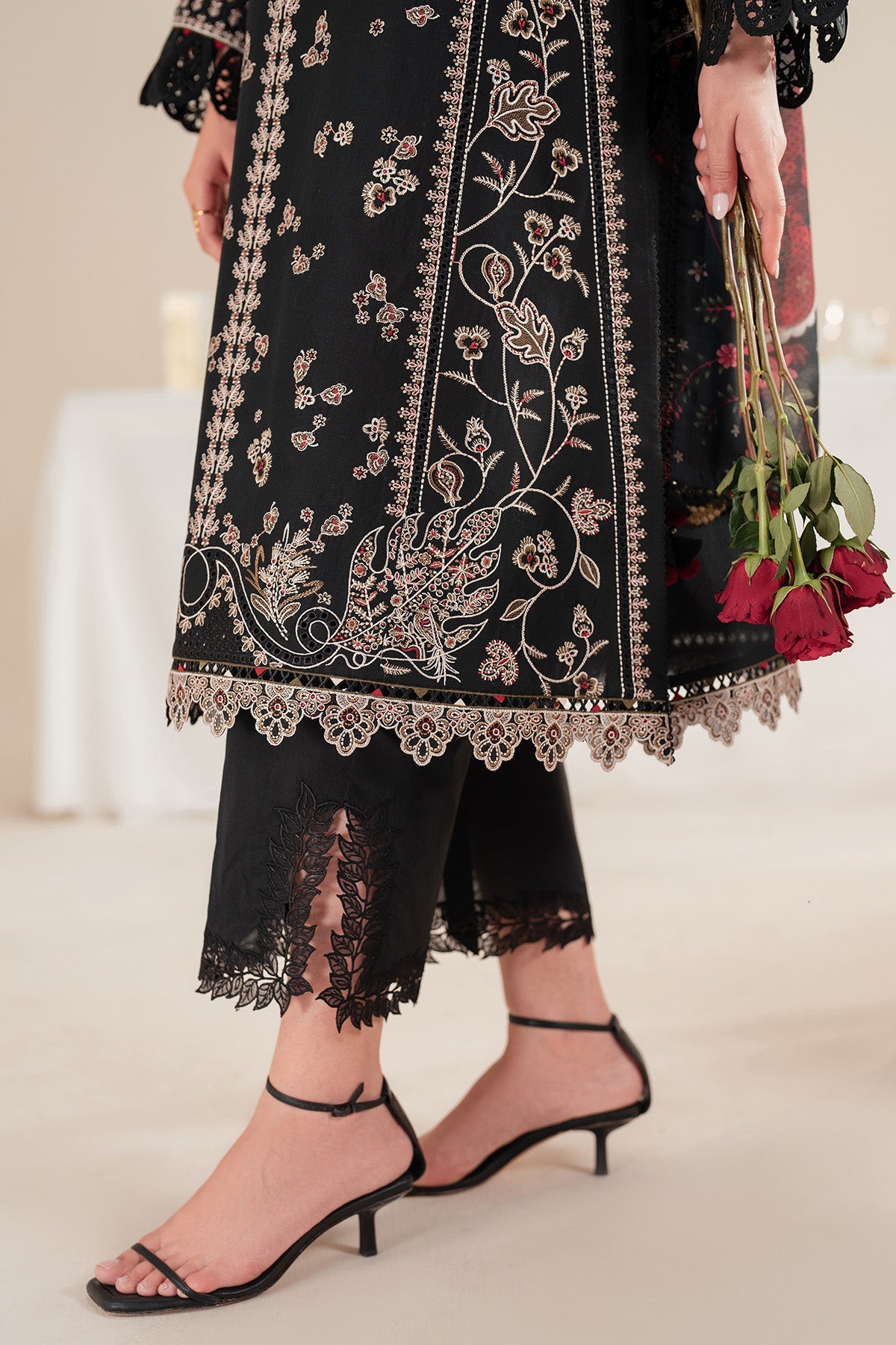 EMBROIDERED LAWN IL25-D07