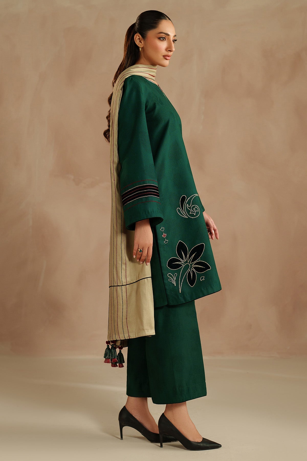 EMBROIDERED JACQUARD KHADDAR UW-0168