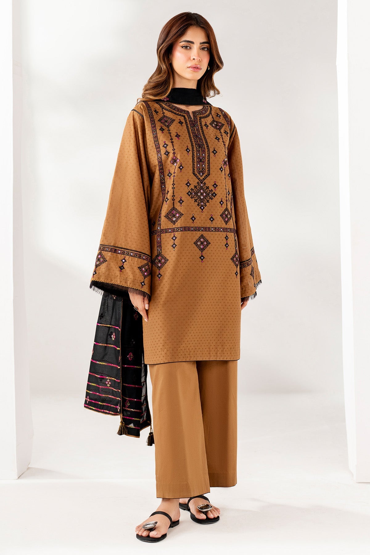 EMBROIDERED LAWN USE-9250