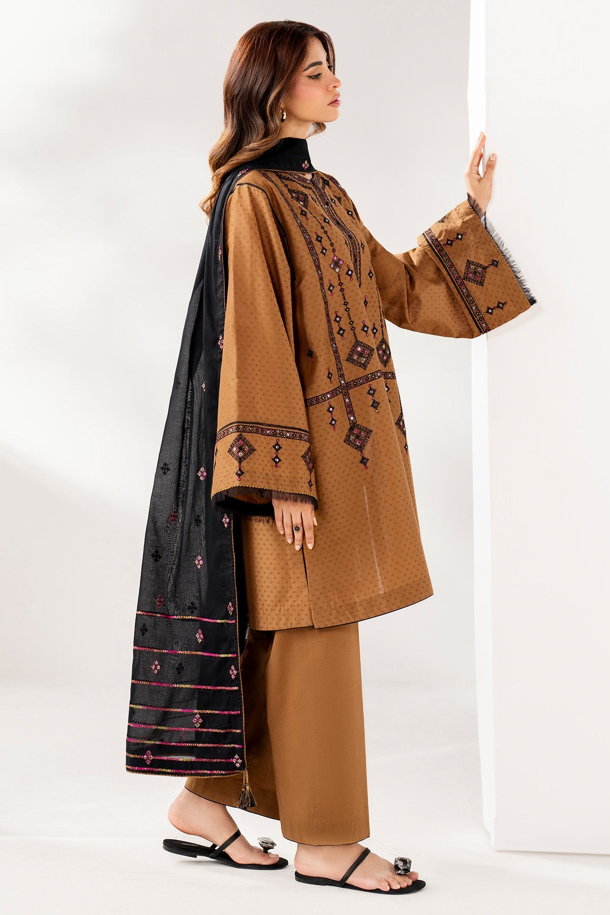 EMBROIDERED LAWN USE-9250