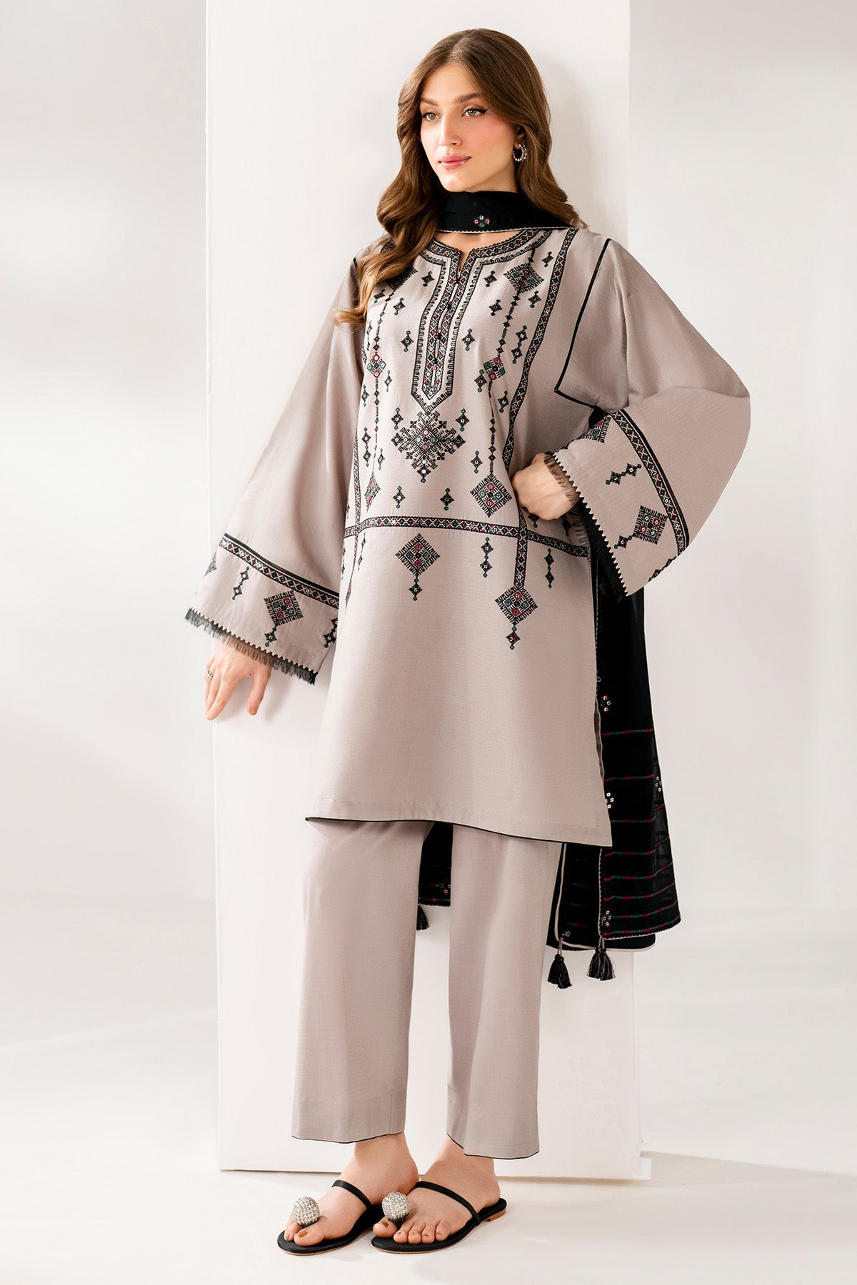 EMBROIDERED LAWN USE-9251