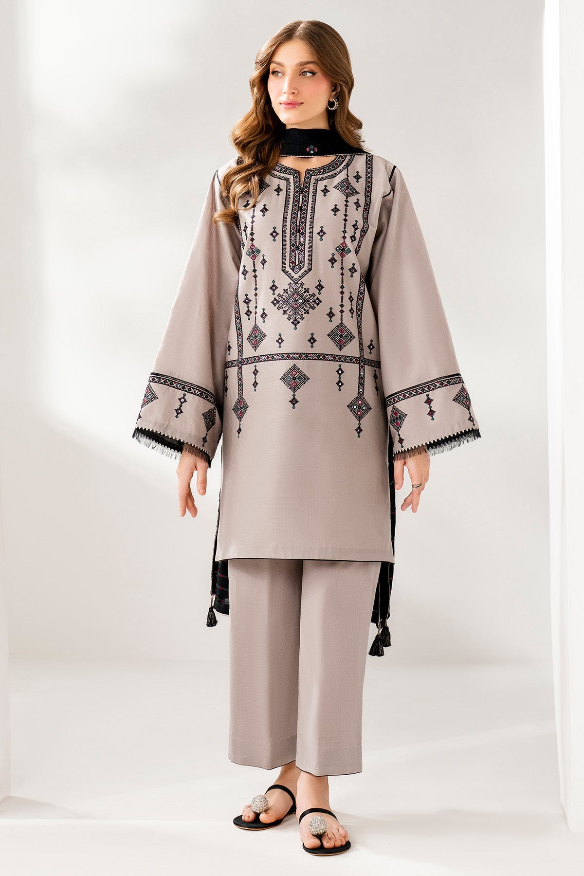 EMBROIDERED LAWN USE-9251