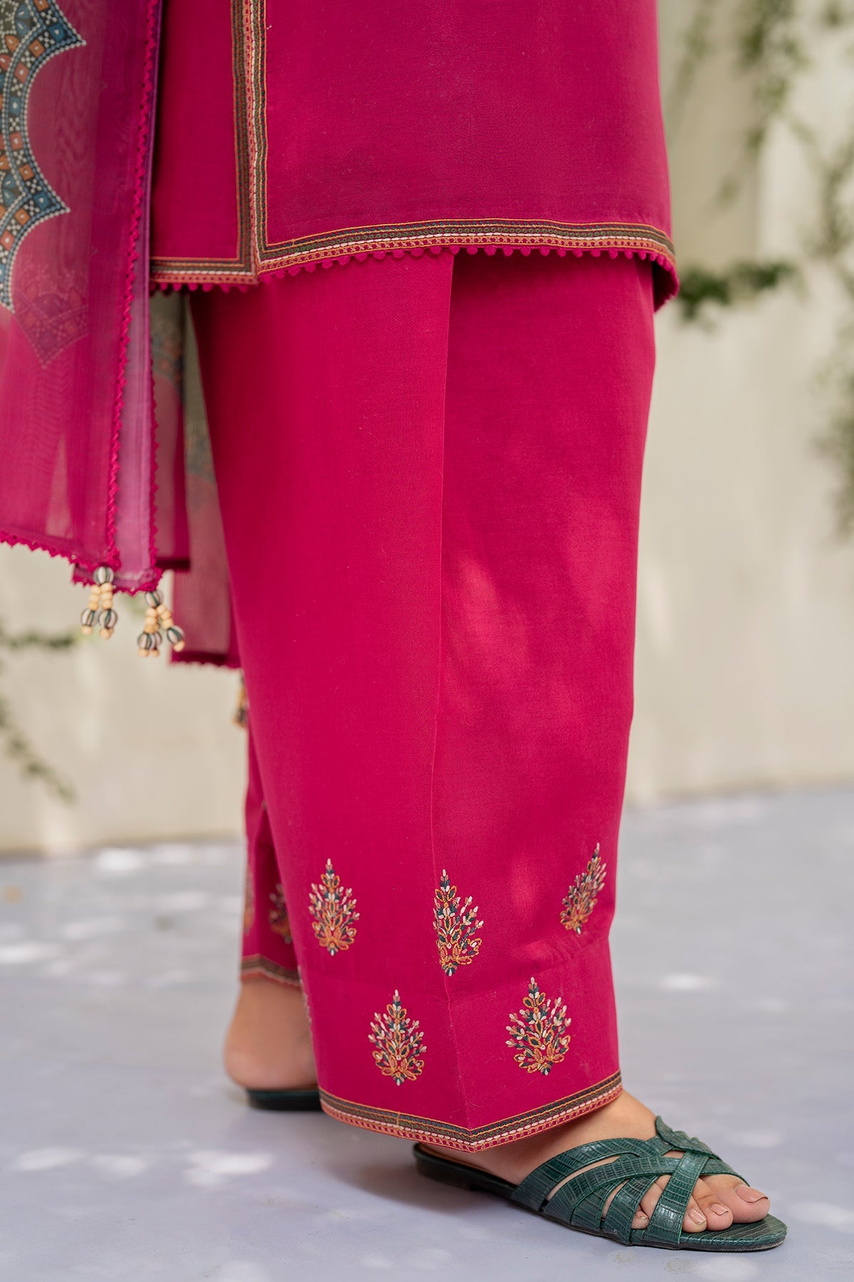 EMBROIDERED LAWN USE-9208