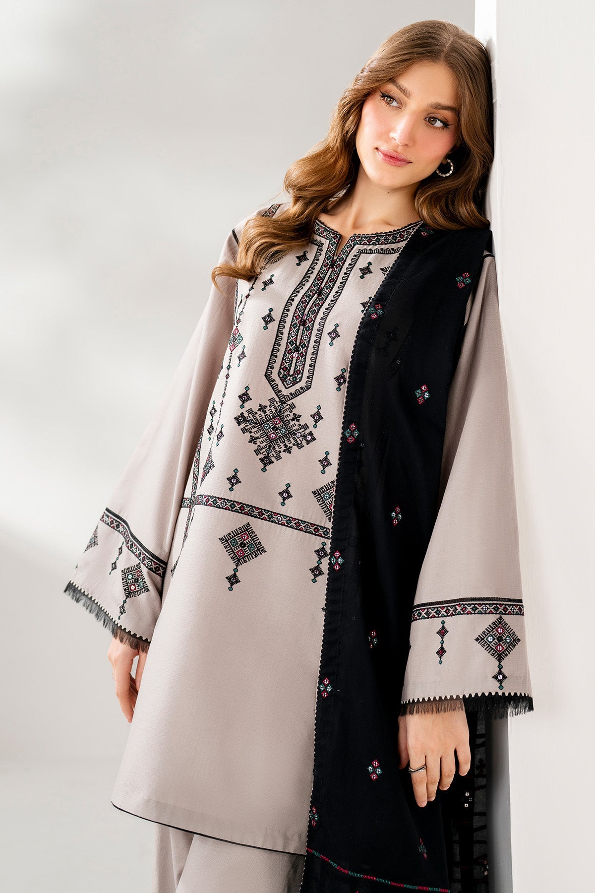 EMBROIDERED LAWN USE-9251