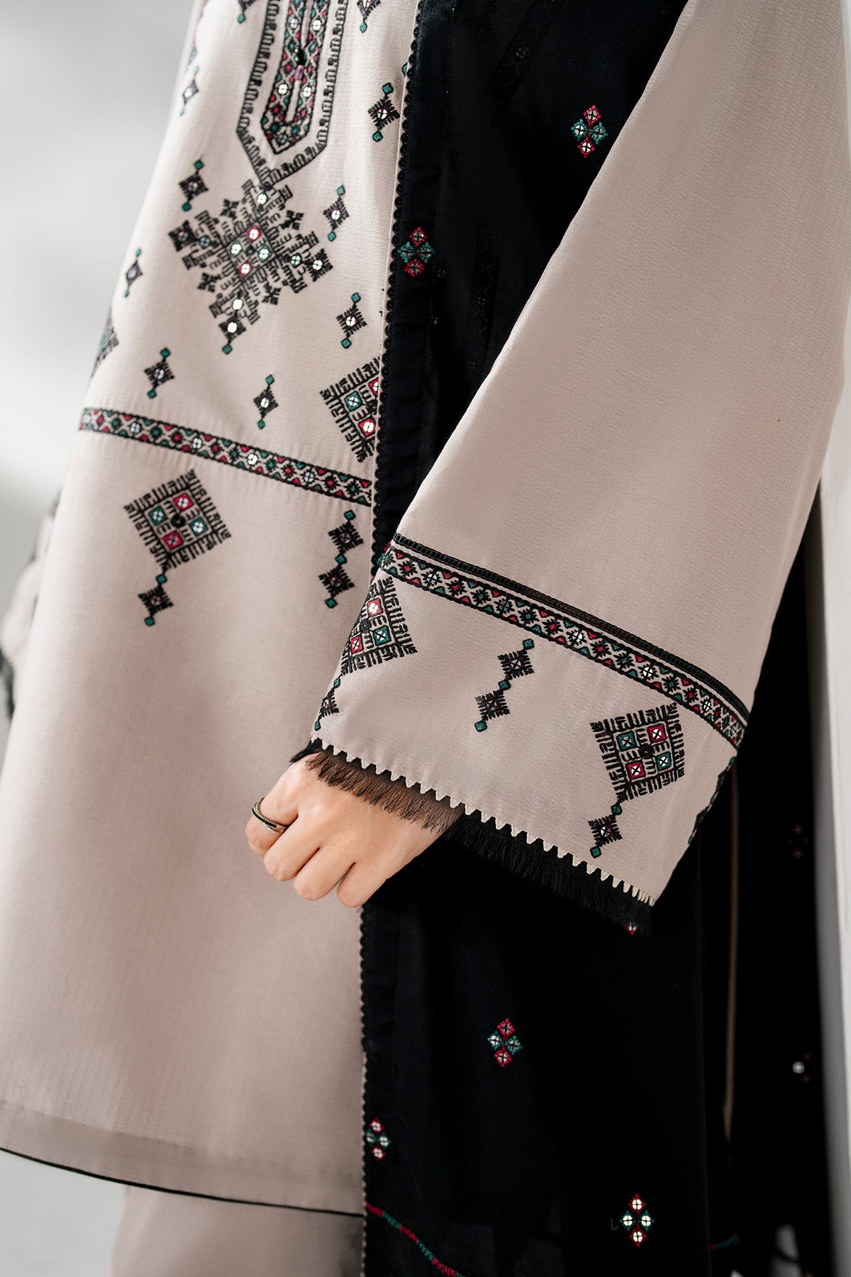 EMBROIDERED LAWN USE-9251