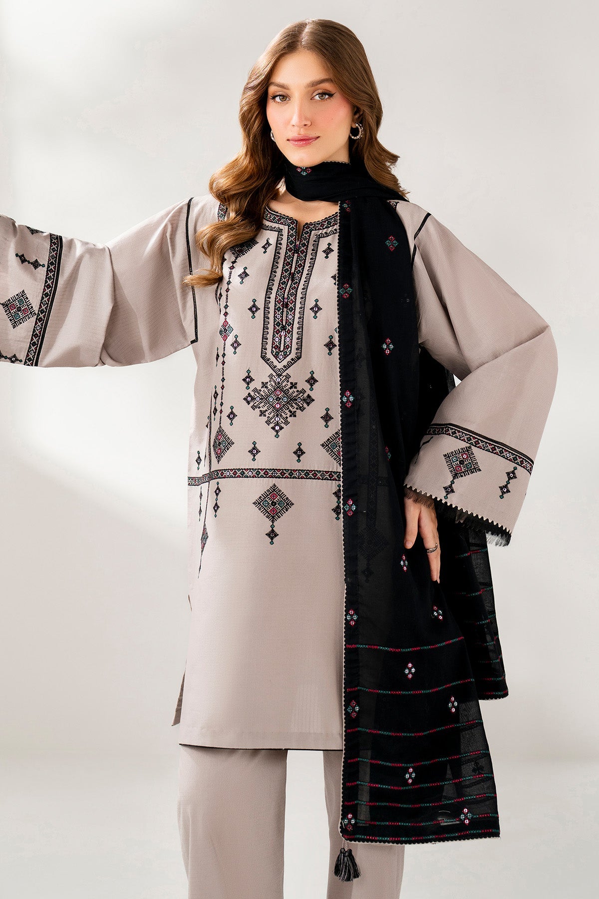 EMBROIDERED LAWN USE-9251