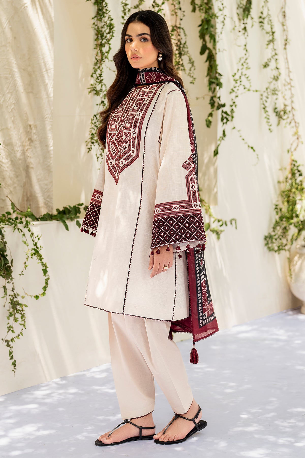EMBROIDERED SLUB LAWN USE-9203