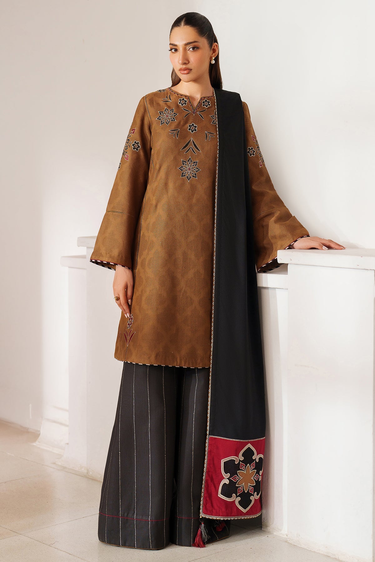 EMBROIDERED JACQUARD KHADDAR UW-0150