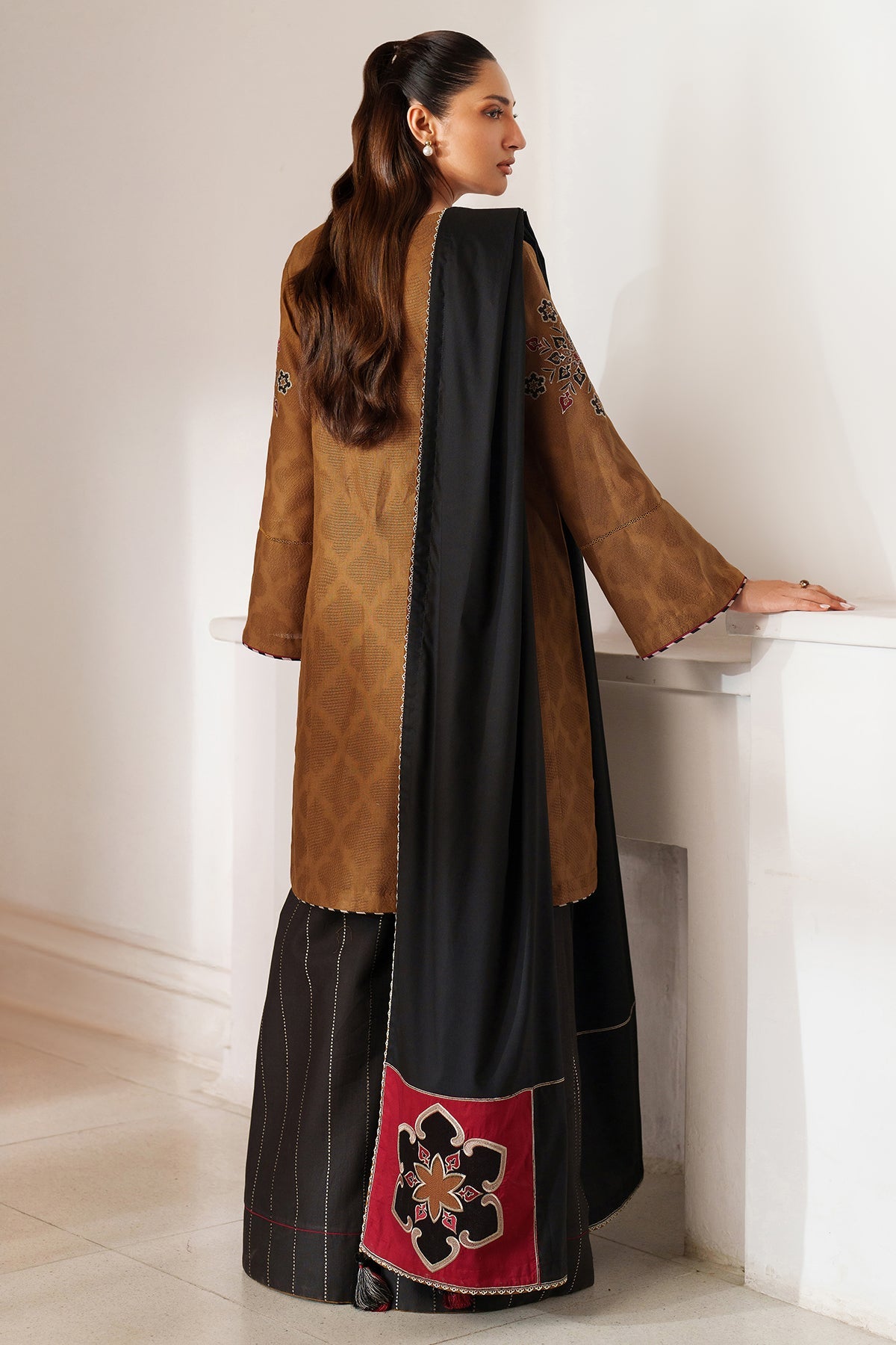 EMBROIDERED JACQUARD KHADDAR UW-0150