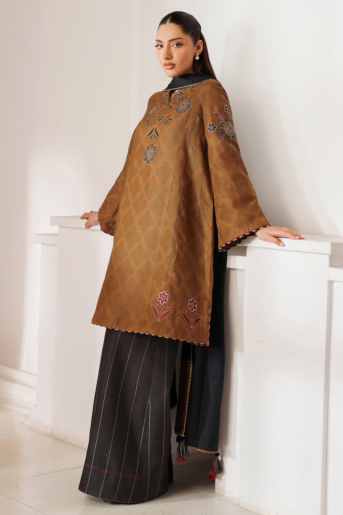 EMBROIDERED JACQUARD KHADDAR UW-0150