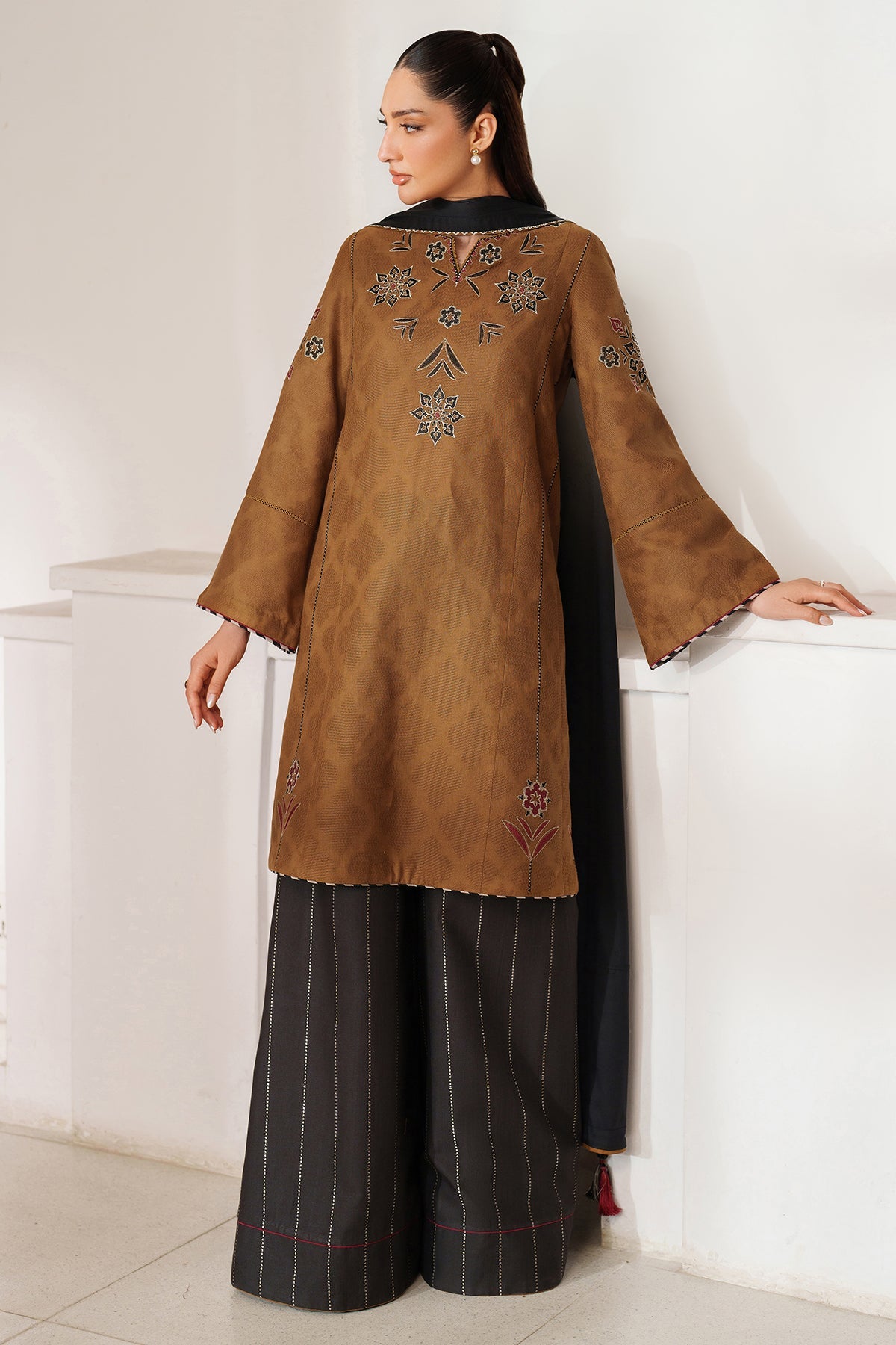 EMBROIDERED JACQUARD KHADDAR UW-0150
