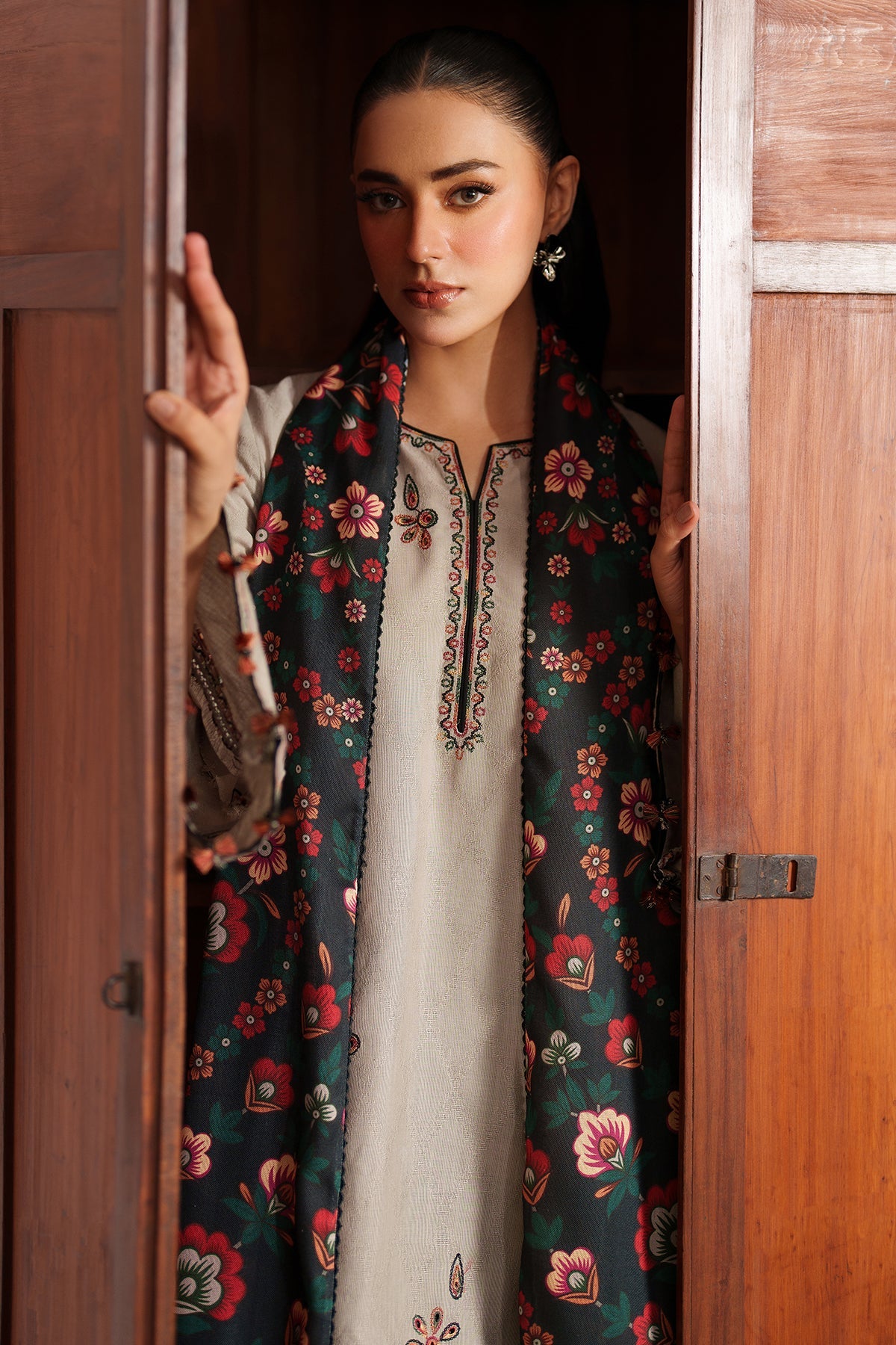 EMBROIDERED JACQUARD KHADDAR UW-0144