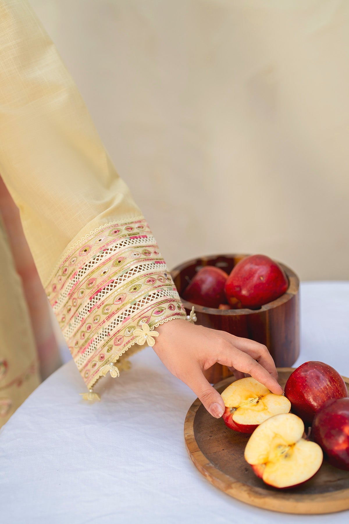 EMBROIDERED SLUB LAWN USE-9210