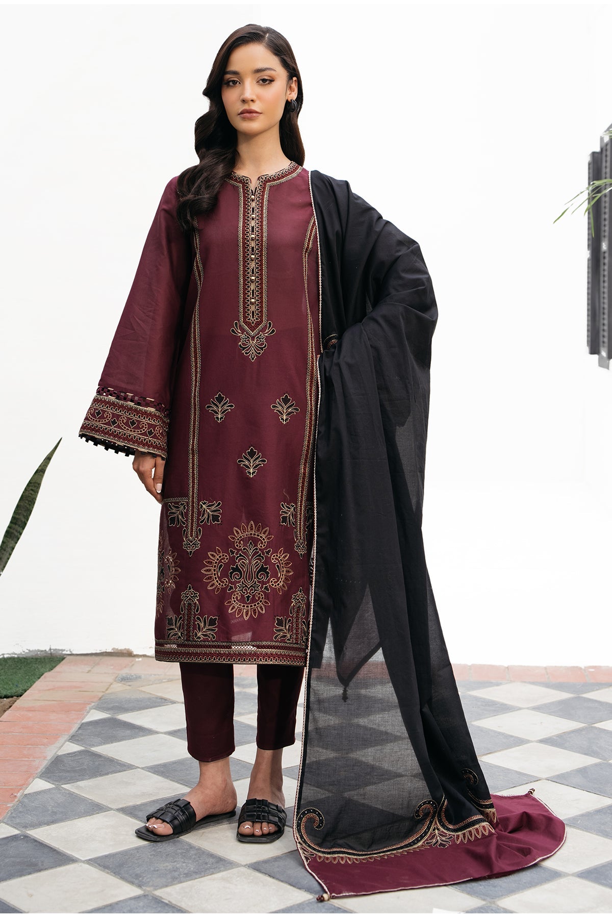 EMBROIDERED LAWN USE-9182