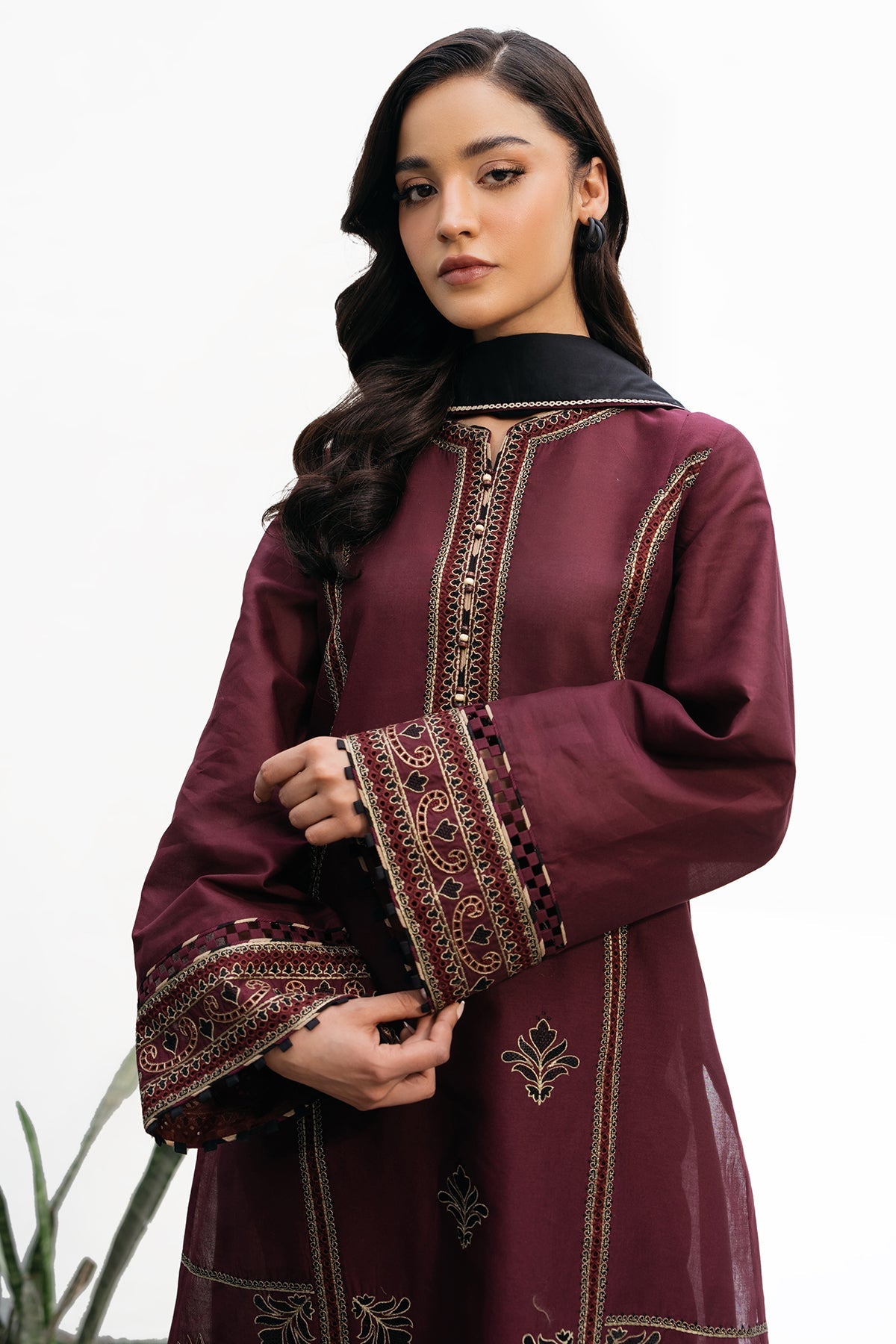 EMBROIDERED LAWN USE-9182