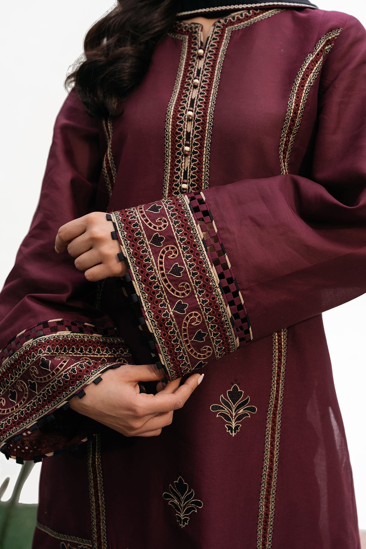EMBROIDERED LAWN USE-9182