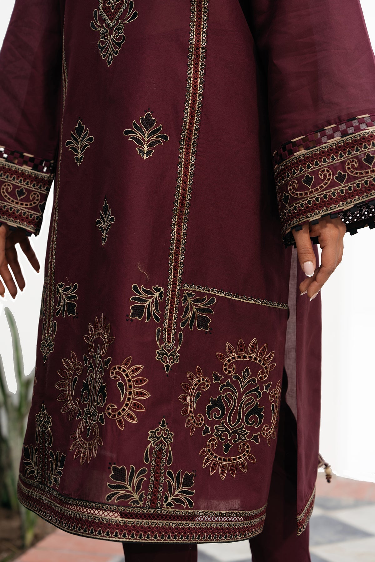 EMBROIDERED LAWN USE-9182
