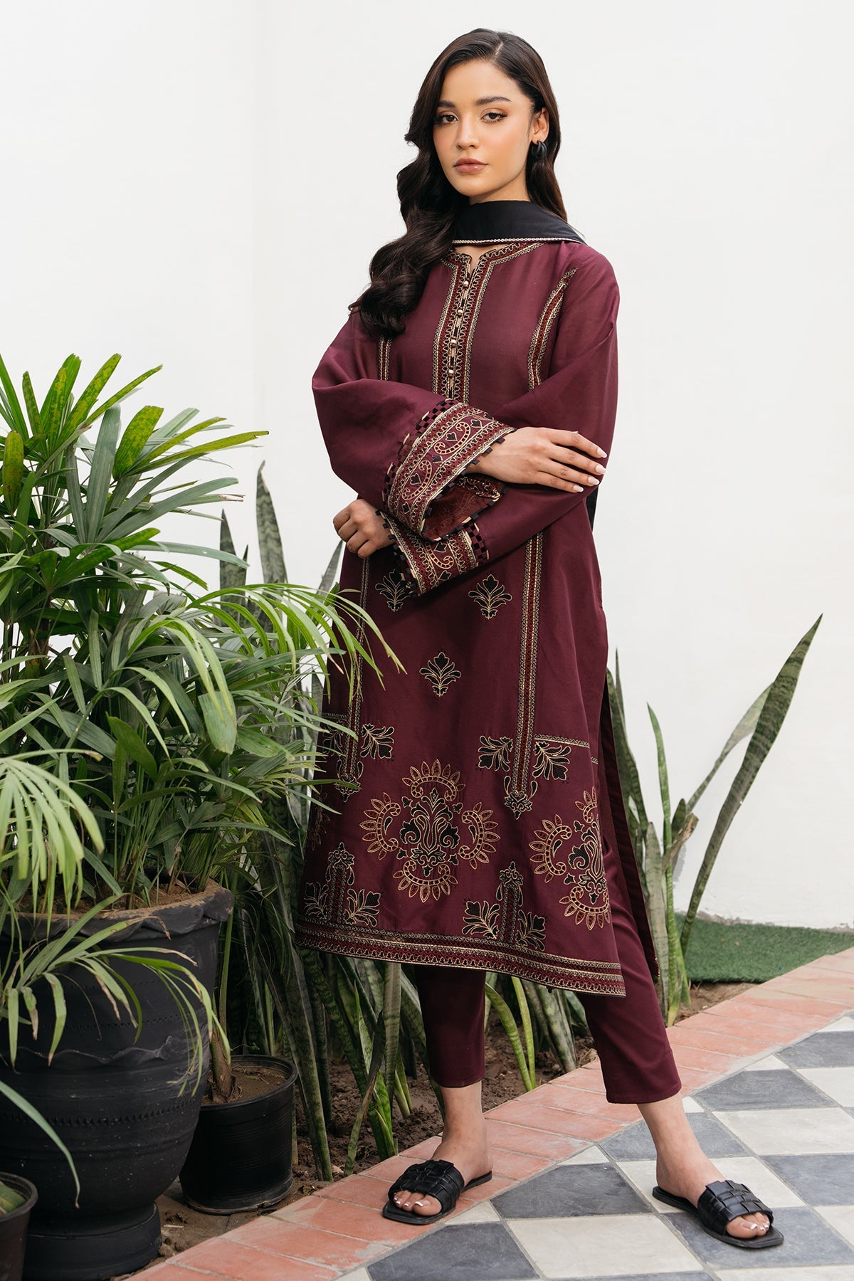 EMBROIDERED LAWN USE-9182