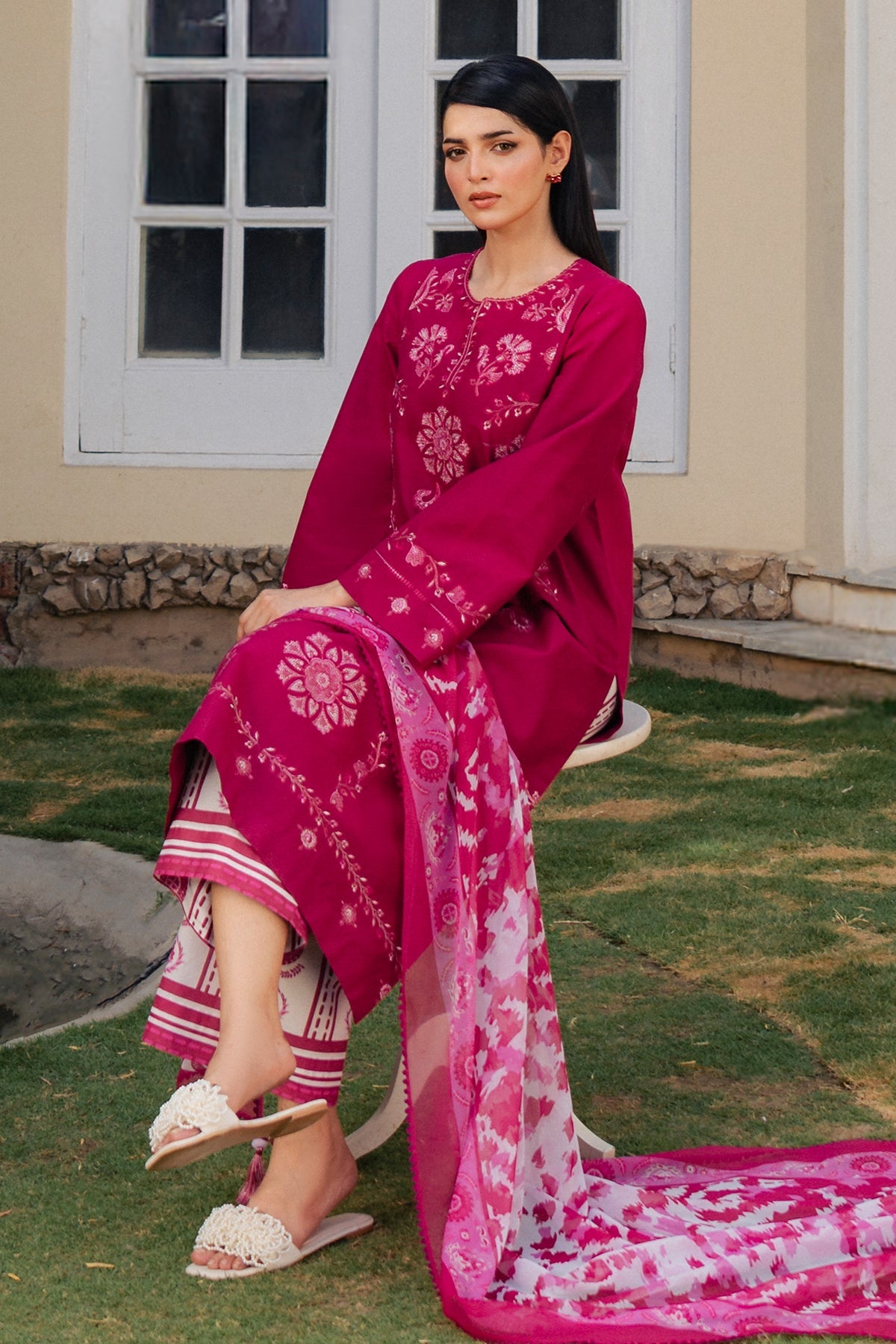 EMBROIDERED LAWN USE-9376