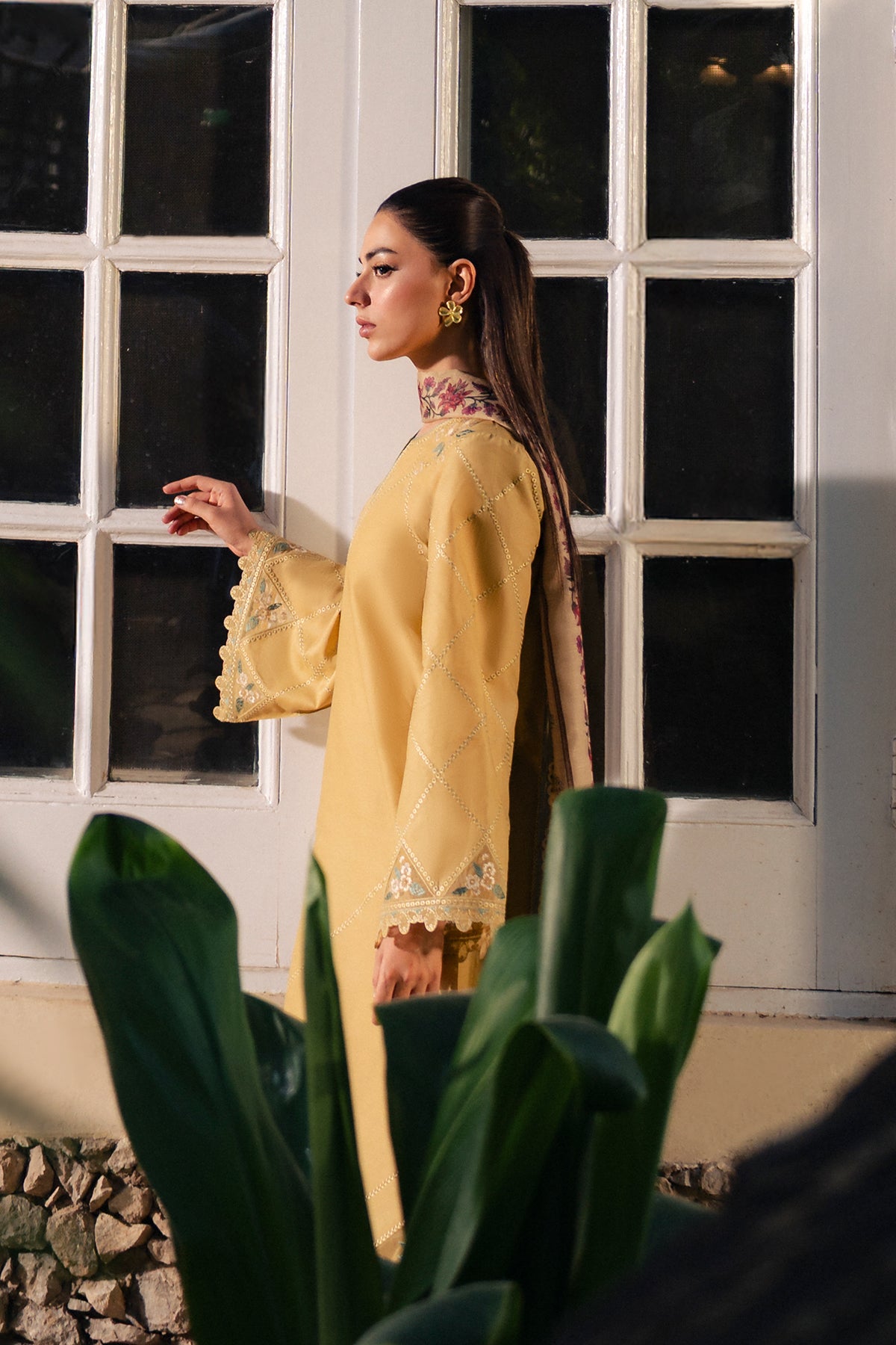 EMBROIDERED LAWN USE-9365