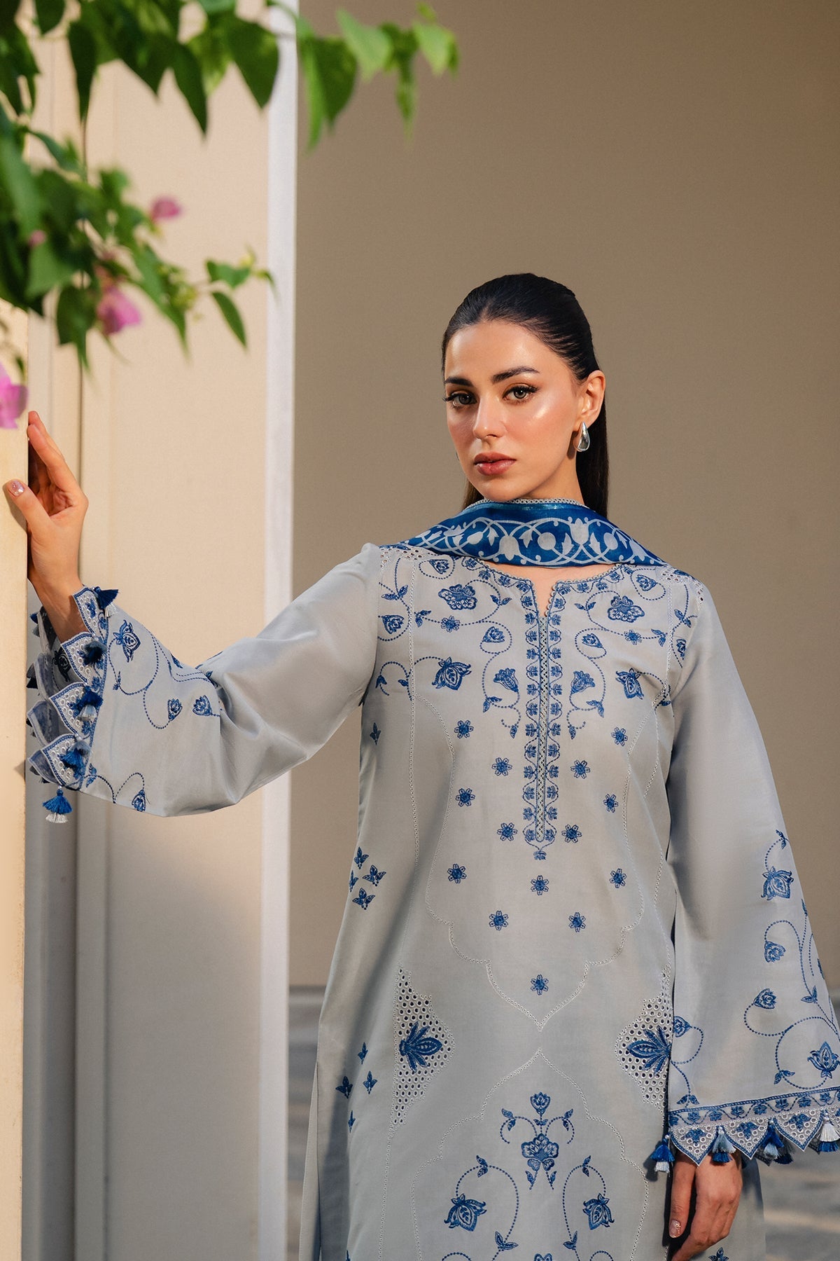 EMBROIDERED LAWN USE-9364