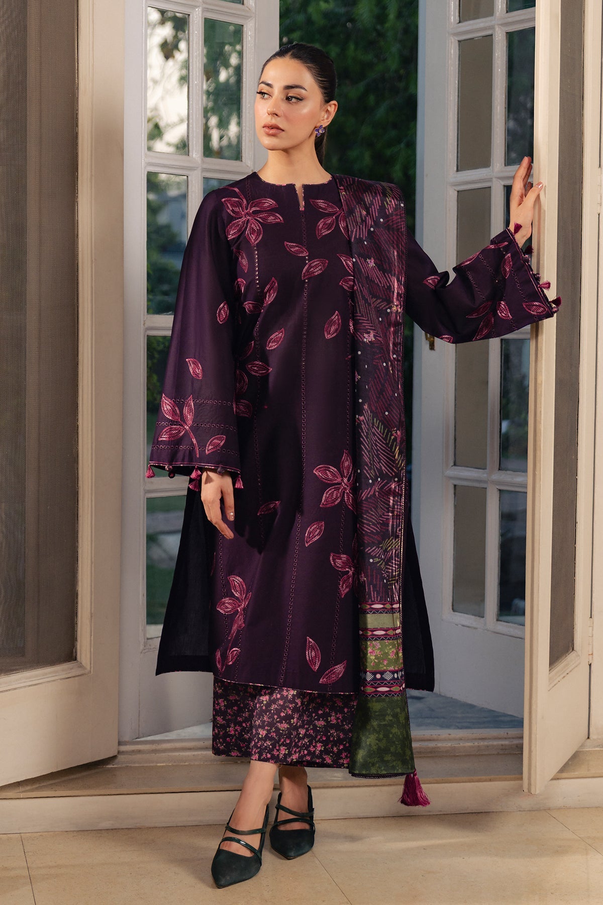 EMBROIDERED LAWN USE-9370