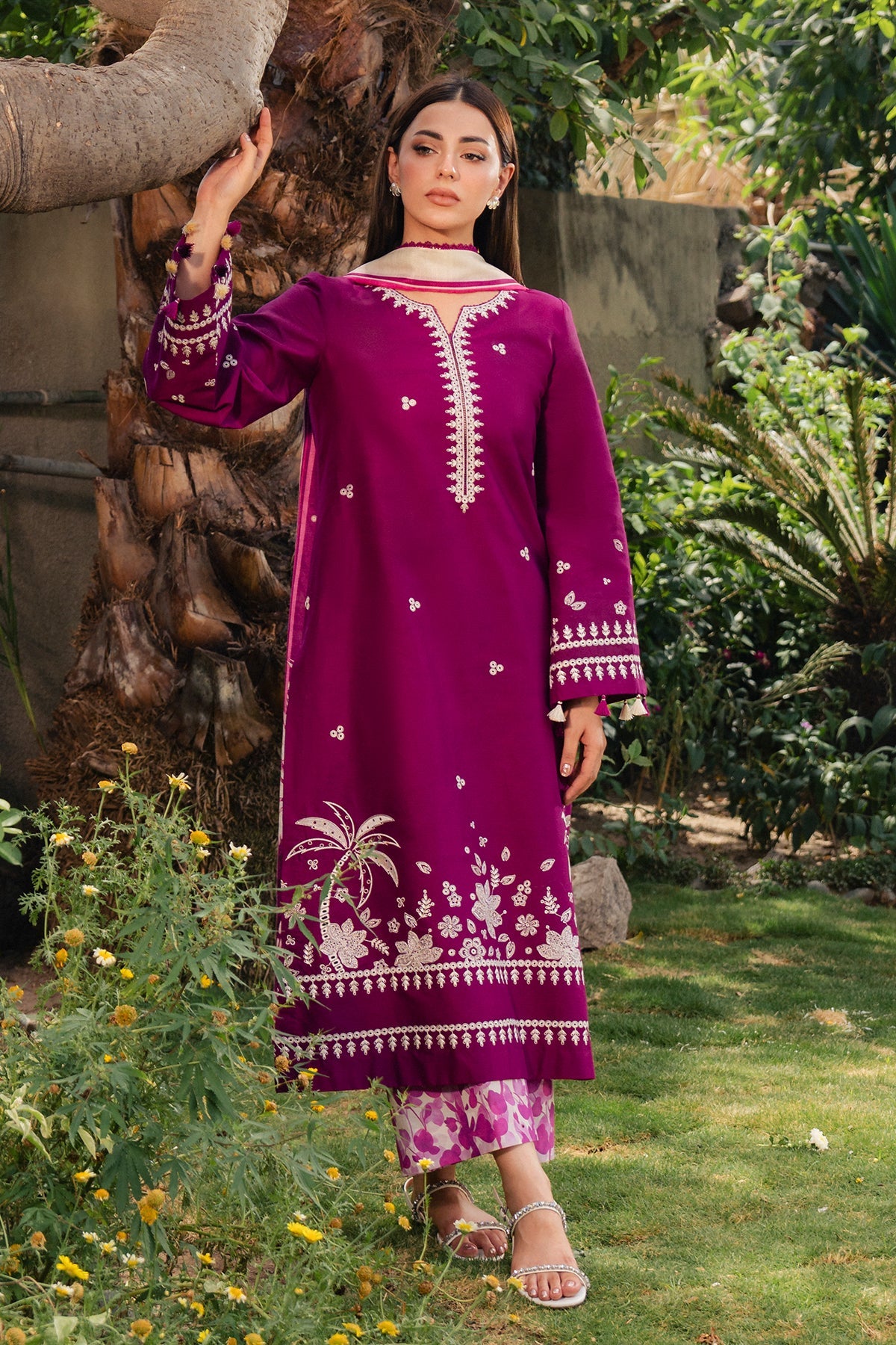 EMBROIDERED LAWN USE-9371