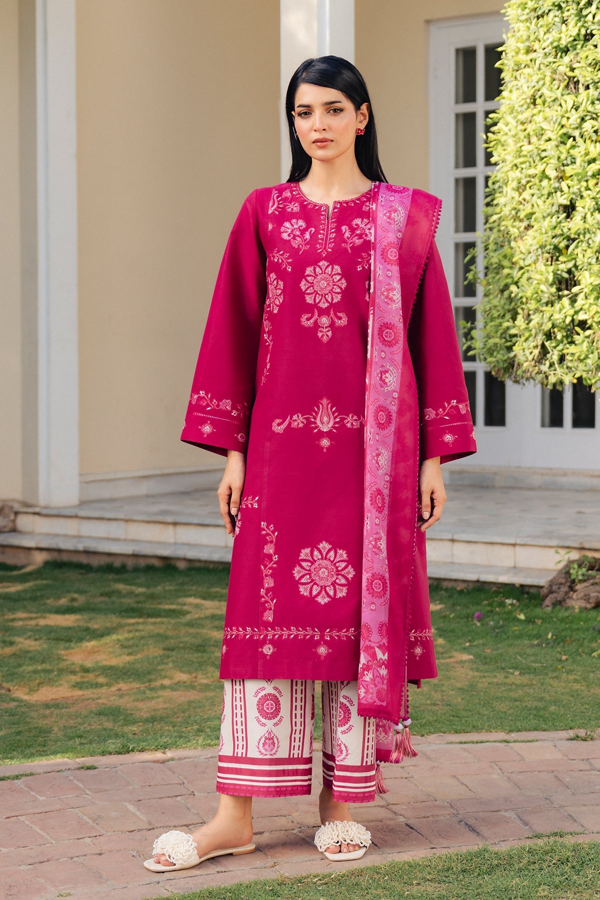 EMBROIDERED LAWN USE-9376