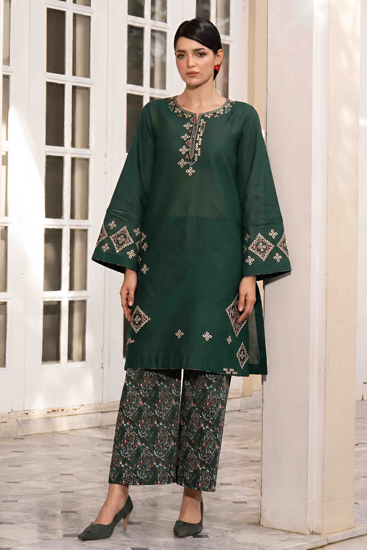 EMBROIDERED LAWN USE-9377