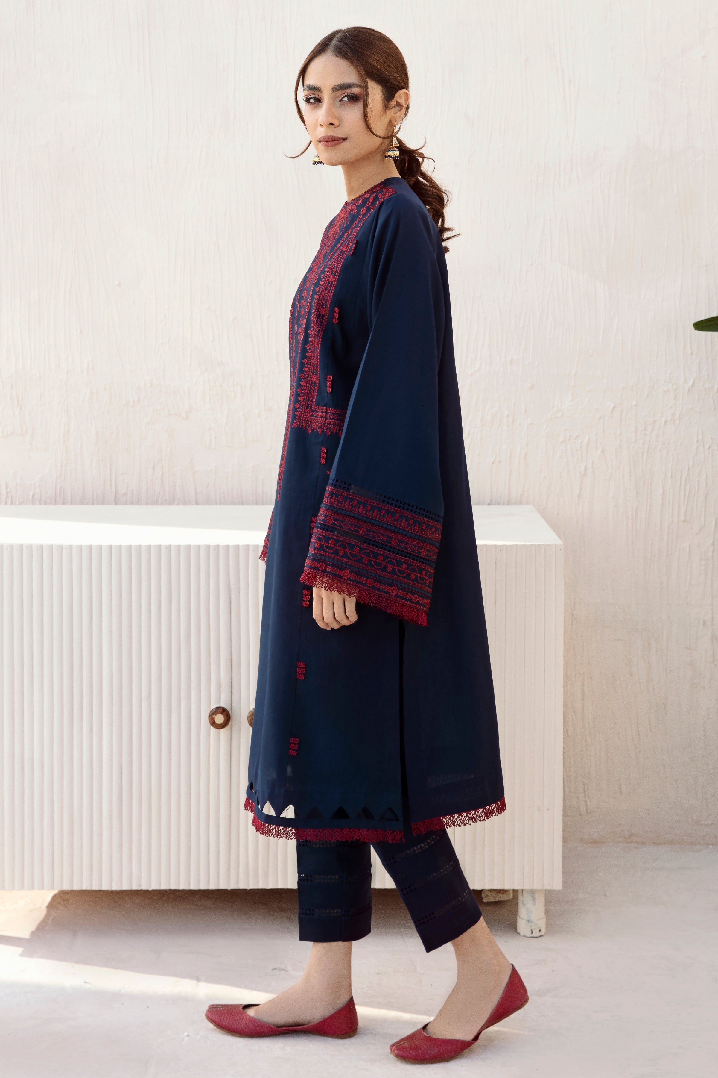 EMBROIDERED LAWN USE-9174