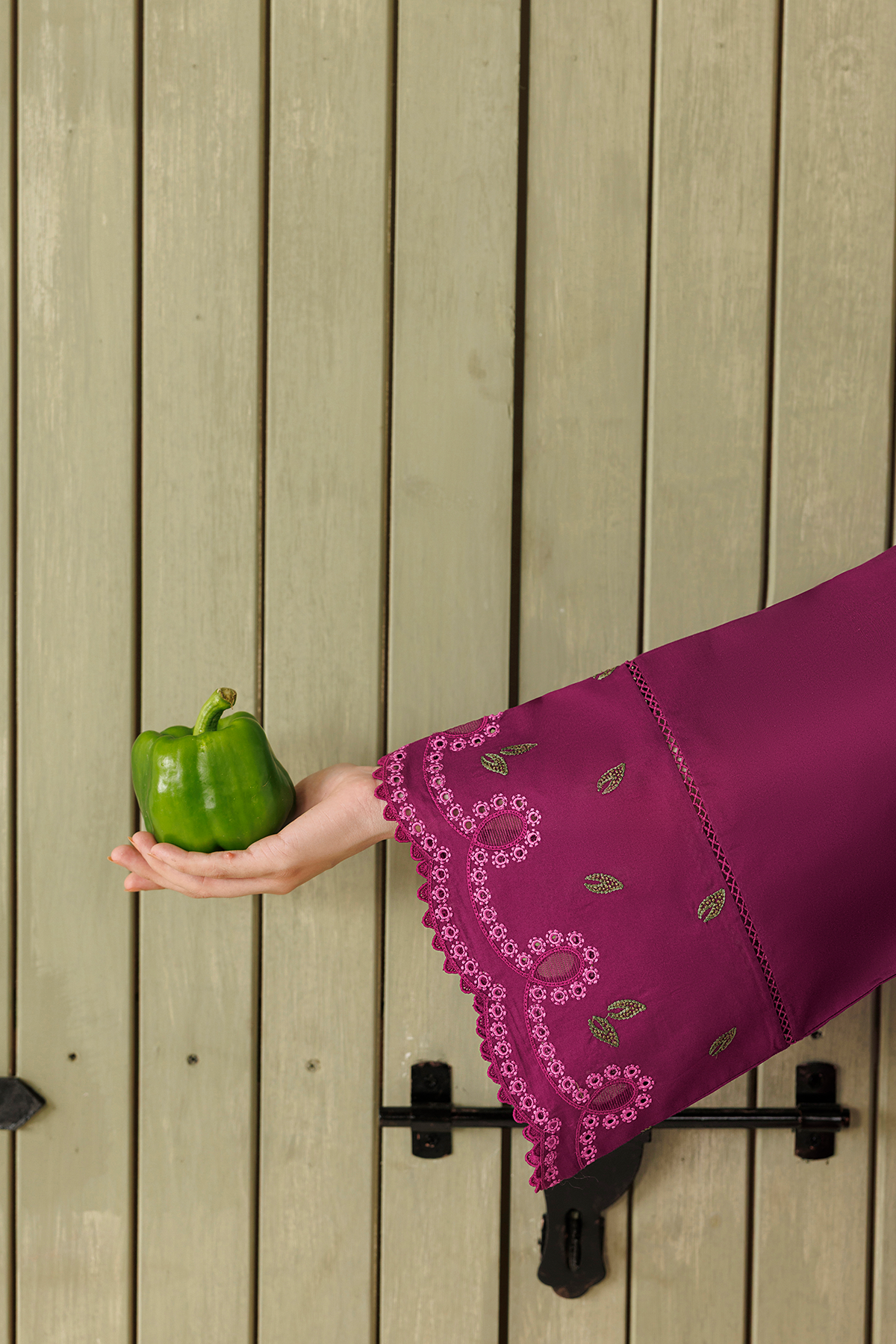 EMBROIDERED LAWN USE-9391