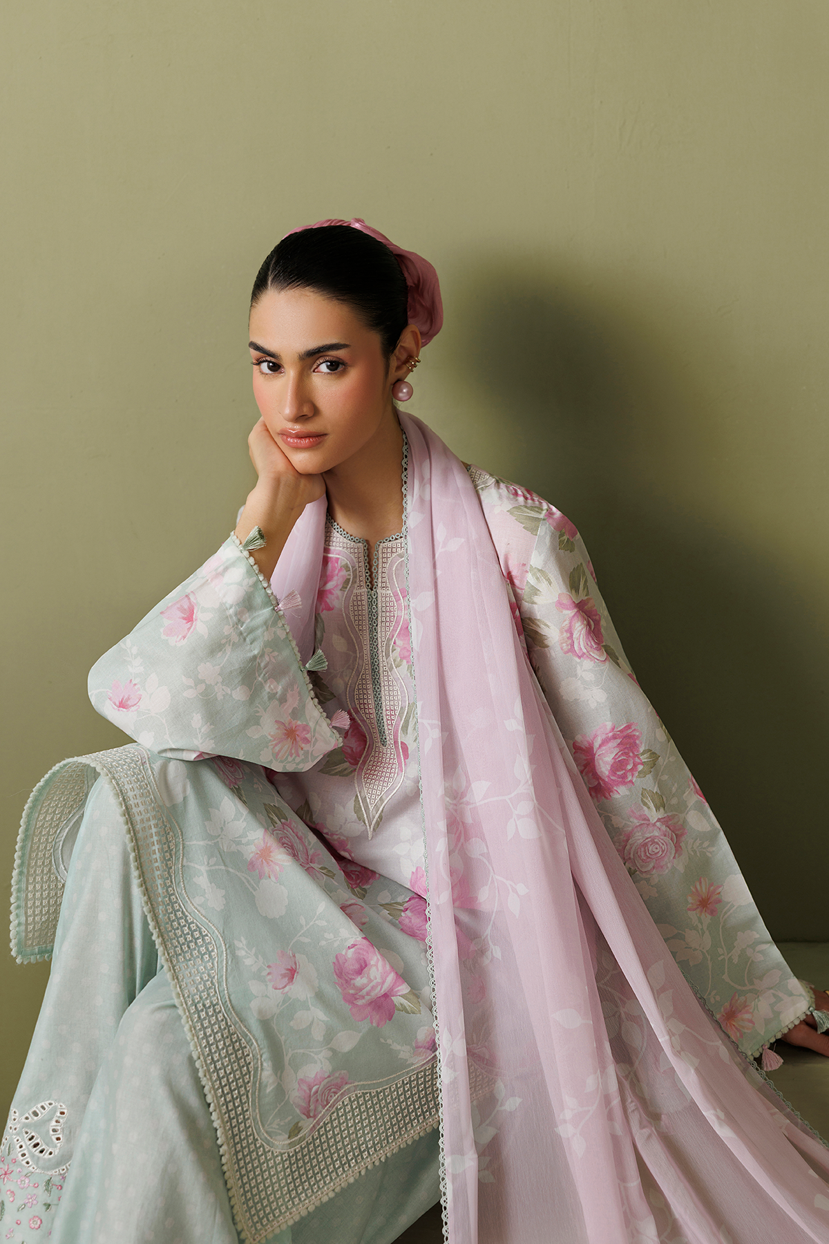EMBROIDERED LAWN USE-9379