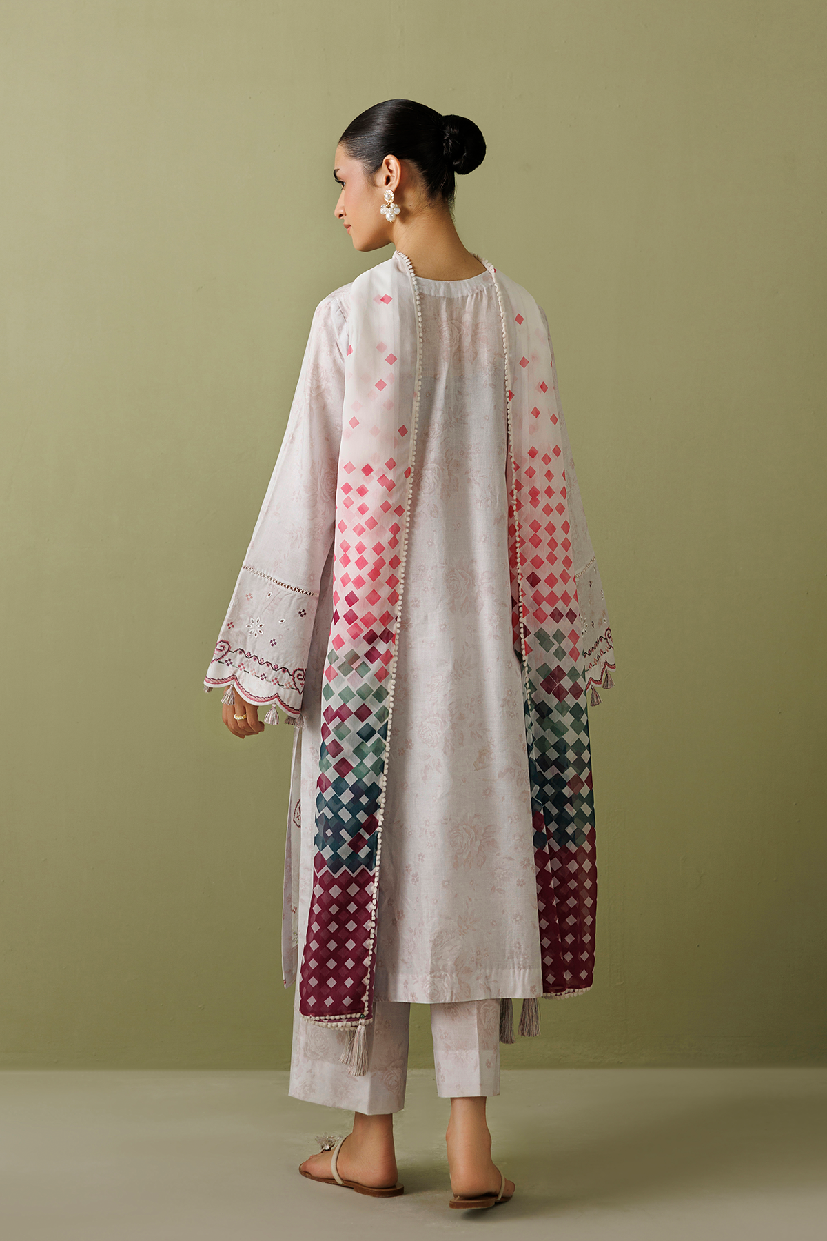 EMBROIDERED LAWN USE-9387