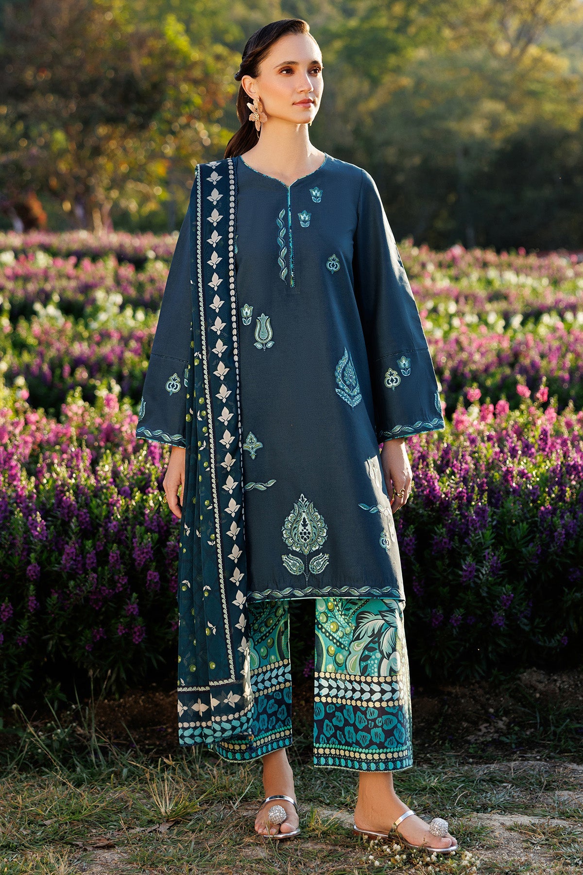 EMBROIDERED LAWN USE-9291